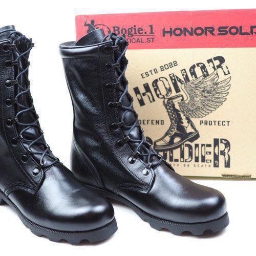 New.เร็ว) Bogie1 รองเท้าคอมแบท รุ่น F01(กิ๊ปปลดเร็ว) Bogie1 HONOR SOLDIER (F01) กิ๊ปปลดเร็ว รองเท้าคอมแบทที่หนังนุ่มตั้งแต่ครั้งแรกที่ใส่ ใครมีปัญหาหนังกัดจัดรุ่นนี้เลย .................... เปิดตัวรองเท้าทหาร-ตำรวจ พื้นหล่อบ๊อกยางพิเศษ (Polyurethane) เป็น