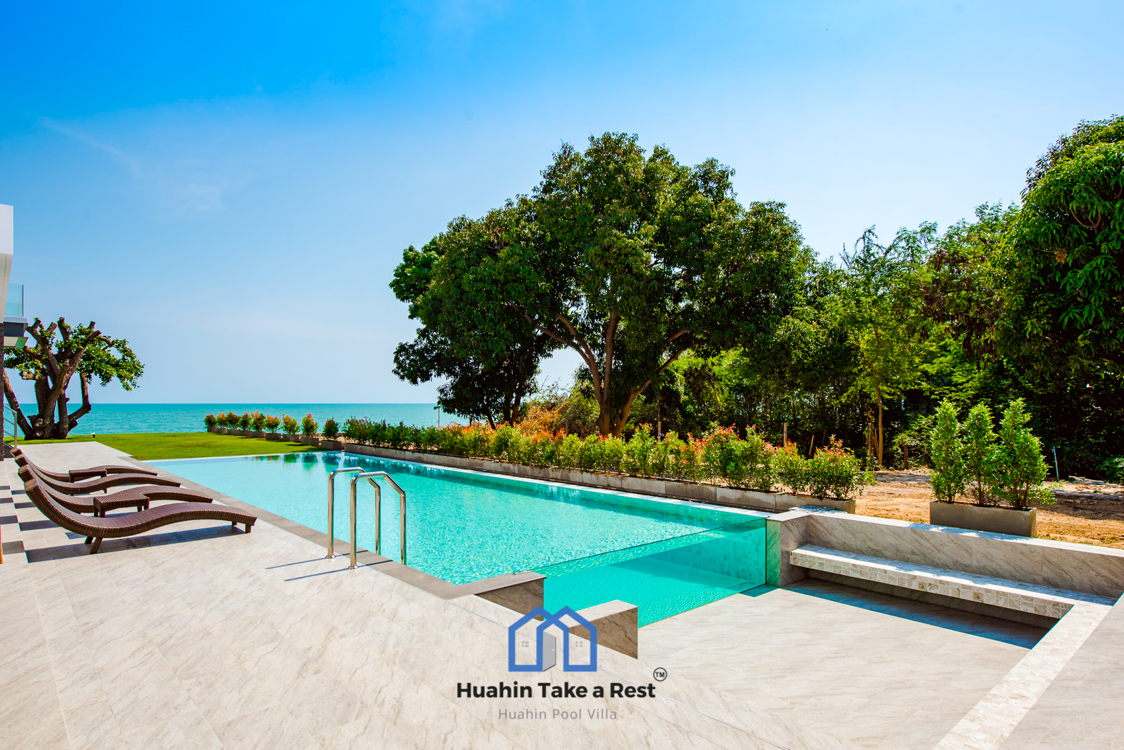 HR15039 บ้านพักติดทะเลหัวหิน The Premium Beach Villa Hua Hin