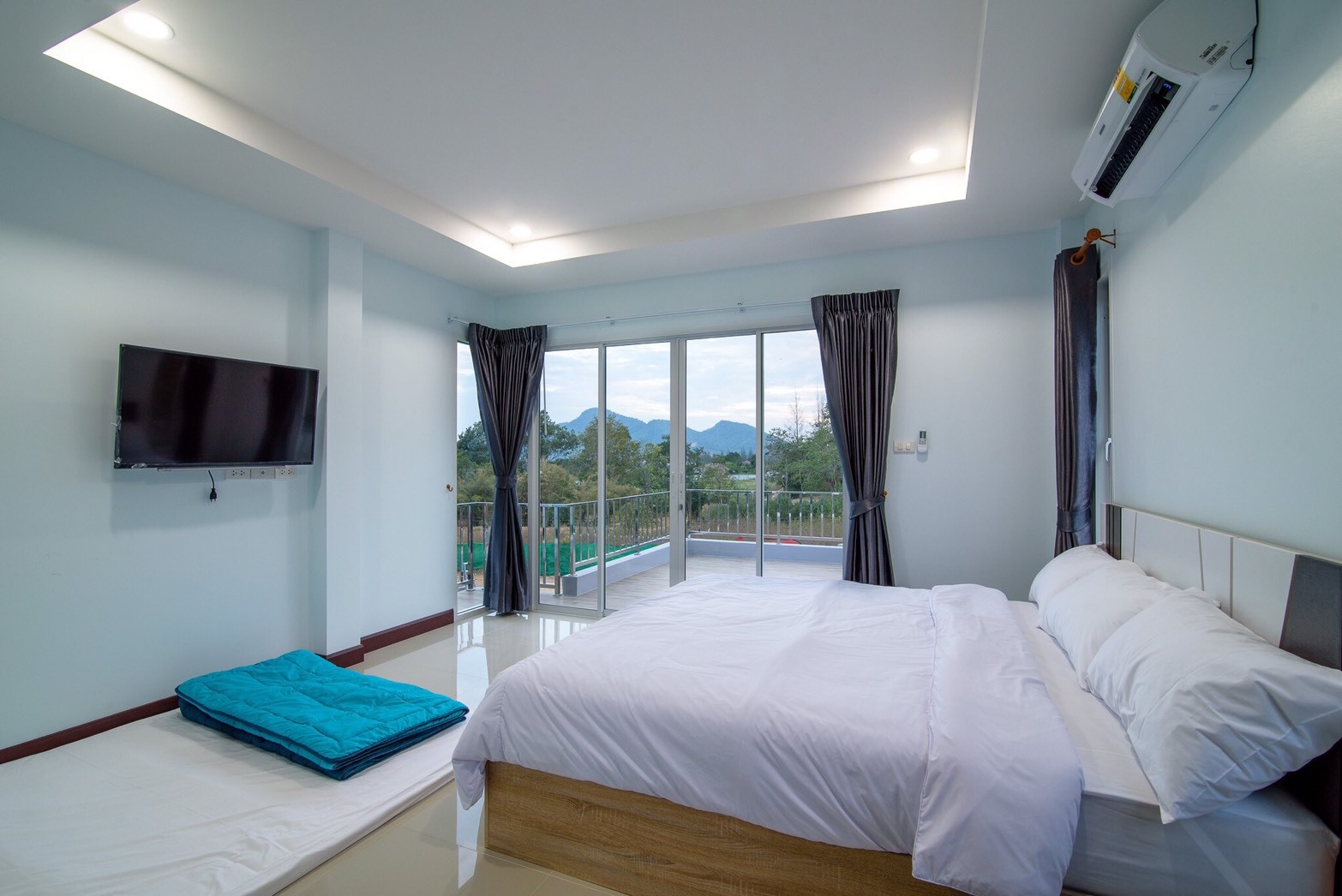 HR 5005 บ้านภูผา คาราโอเกะ โต๊ะพูล