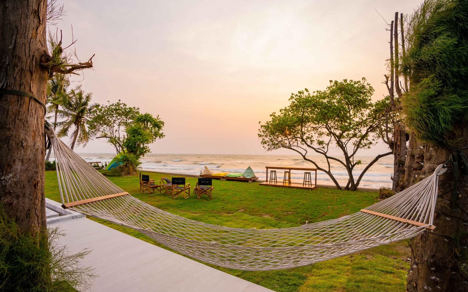 HR15050 บ้านพักติดทะเล The Century Beach Villa Cha Am