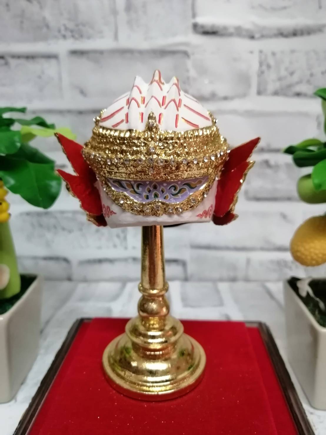 หนุมาน ขนาดกลาง เกรดพรีเมี่ยมประดับเพชร พร้อมฐานปิดทอง