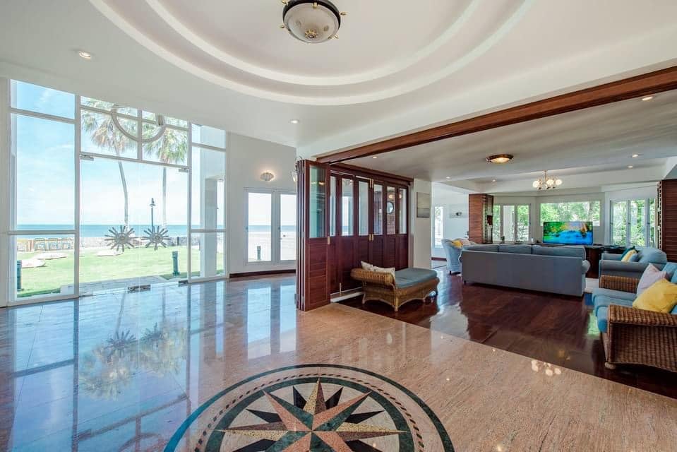 HR15042 บ้านพักติดทะเลหัวหิน The Sunny Beach Villa