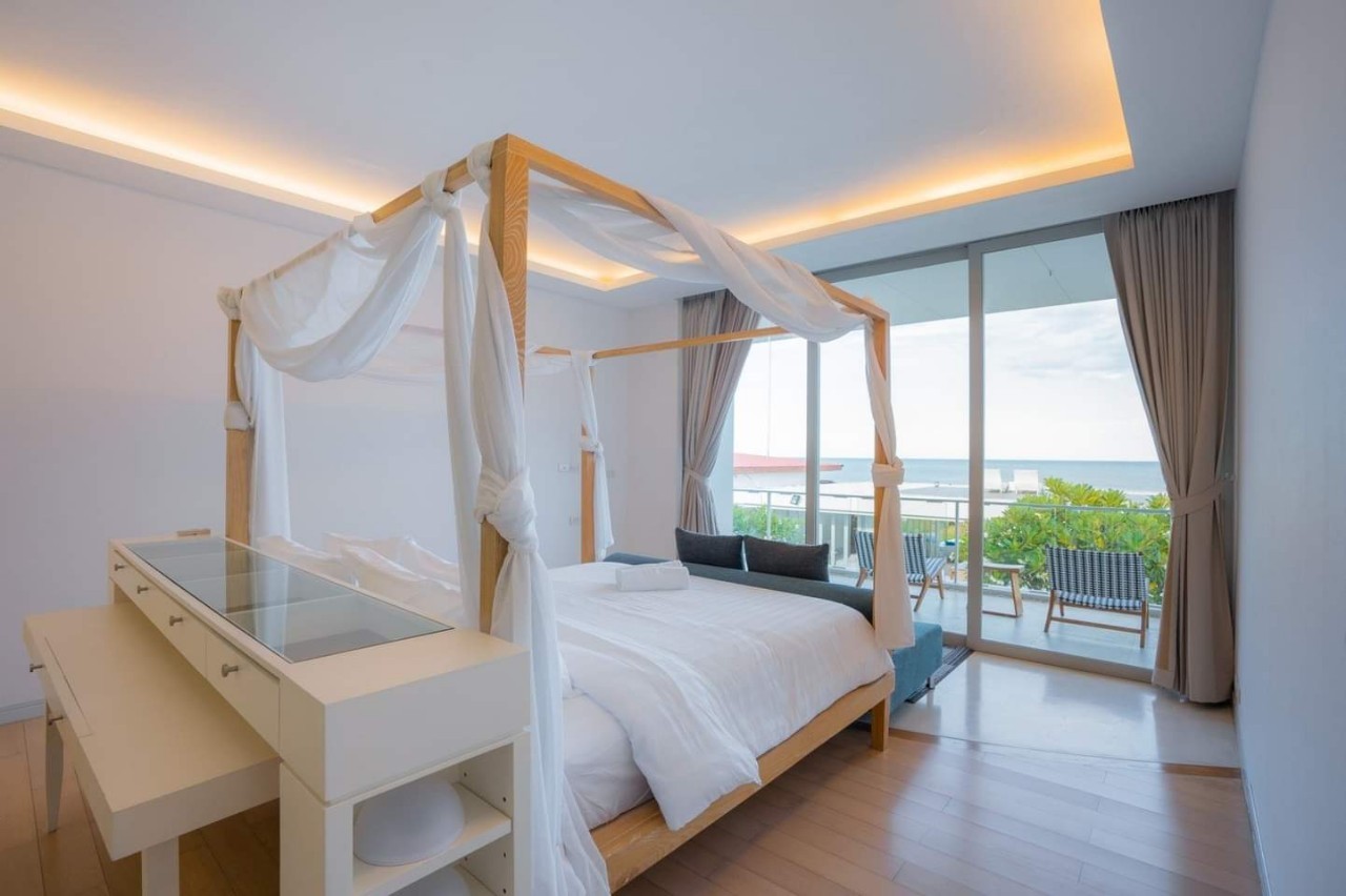 HR15049 บ้านพักติดทะเล The Breezy Beach Pool Villa Cha Am