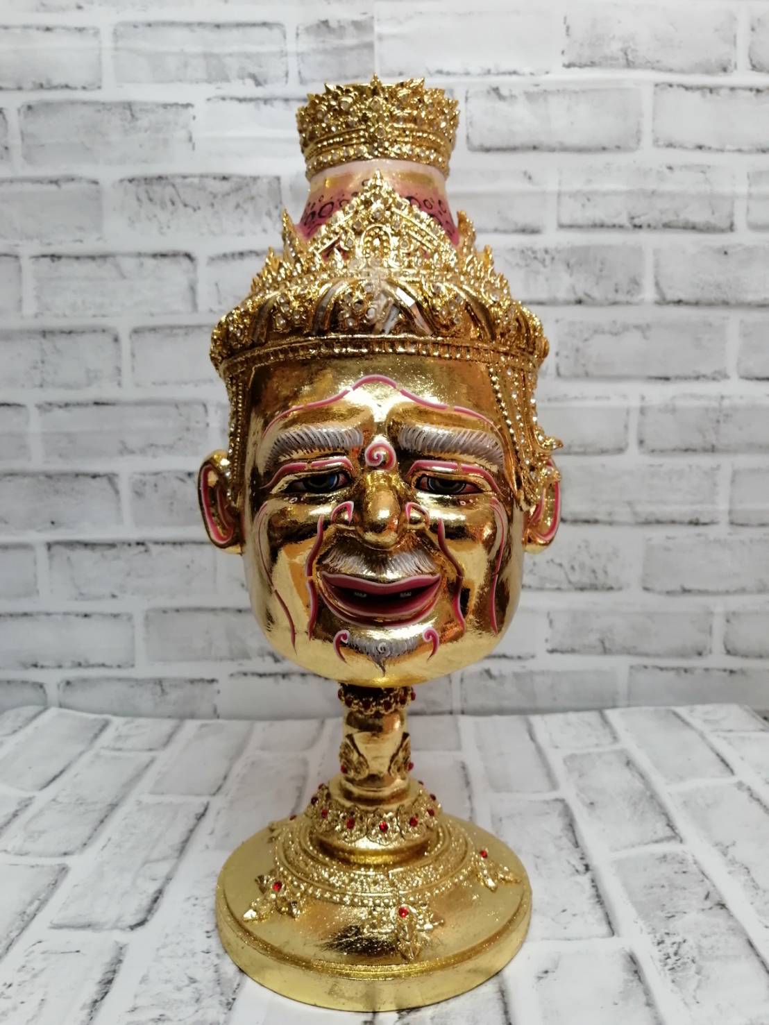 ชุดเศียรครู 10 เศียร ขนาดผลส้มโอ (เกรดพรีเมี่ยม) พร้อมฐานไม้กลึงตีลายปิดทองประดับเพชร