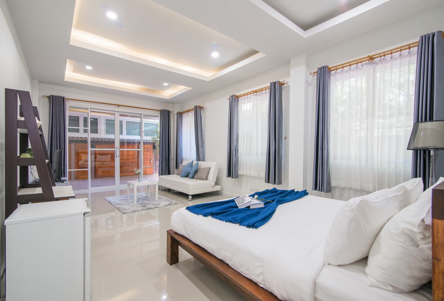 HR15045 บ้านพักติดทะเล The Moon Beach Villa