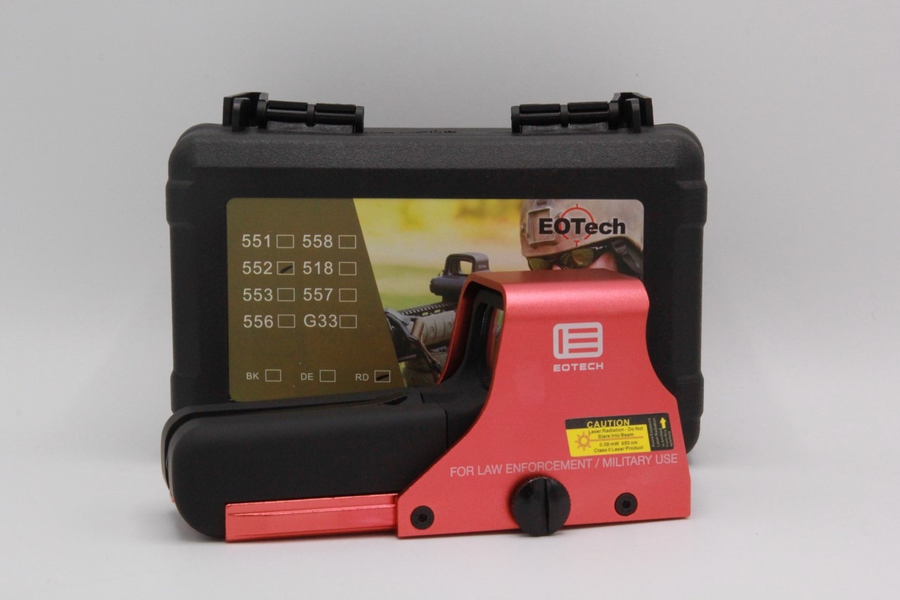 ดอท ยี่ห้อ Eo-tech รุ่น 552 คุณสมบัติ : #น้ำหนักเบา #จุดเล็งเป้าเป็นแบบโฮโลกราฟฟิค ไฟเป้ามี 2 สีให้ปรับ สีแดง และ สีเขียว(สามารถปรับความเข้มของแสดงได้) ใช้ถ่าน AAA จำนวน2ก้อน มี3สีให้เลือก #สีดำ #สีทราย #สีแดง