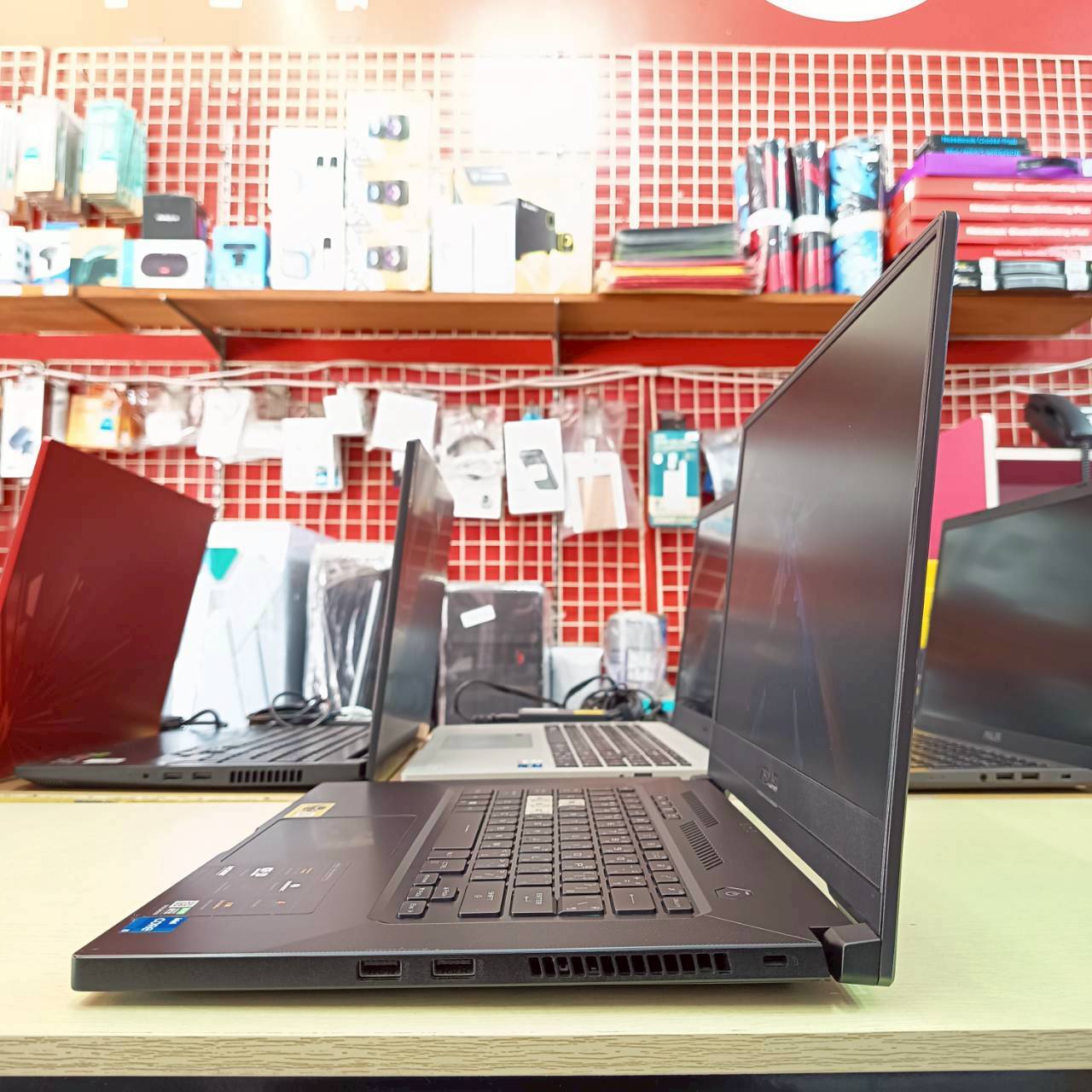 ASUS TUF DASH F15 FX516MP-HN086T สภาพเครื่อง 85%