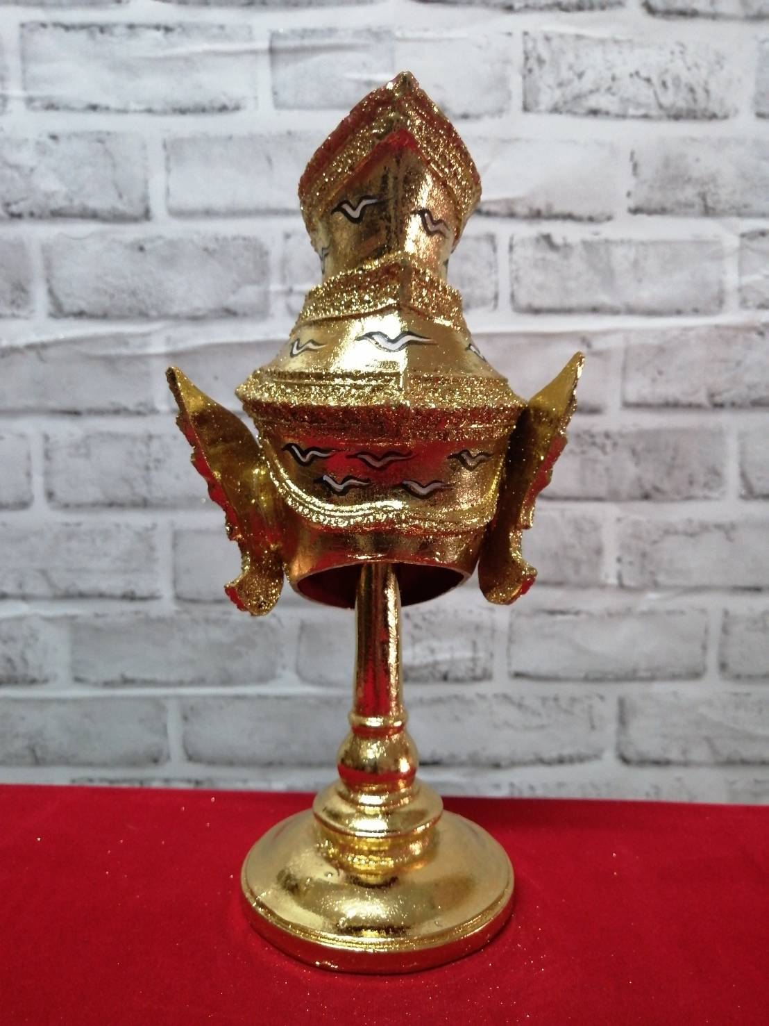 เศียรครู พ่อแก่ ขนาด 5 นิ้ว งานเรซิ่นพร้อมฐานทอง