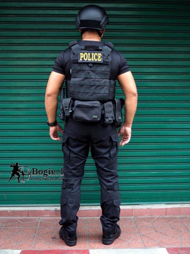 New.Bogie1 กระเป๋าเอนกประสงค์ กระเป๋าร้อยเข็มขัด การใช้งาน : ใช้ร้อยเข็มขัด | ใช้ติดเสื้อเกราะ วัสดุ : ผ้าคอร์ดูร่า 1000D สี : ดำ ขนาด : S , M , L Size S: ขนาด 15*12*5 cm Size M: ขนาด 19*14*5 cm. Size L: ขนาด 22*14*5 cm