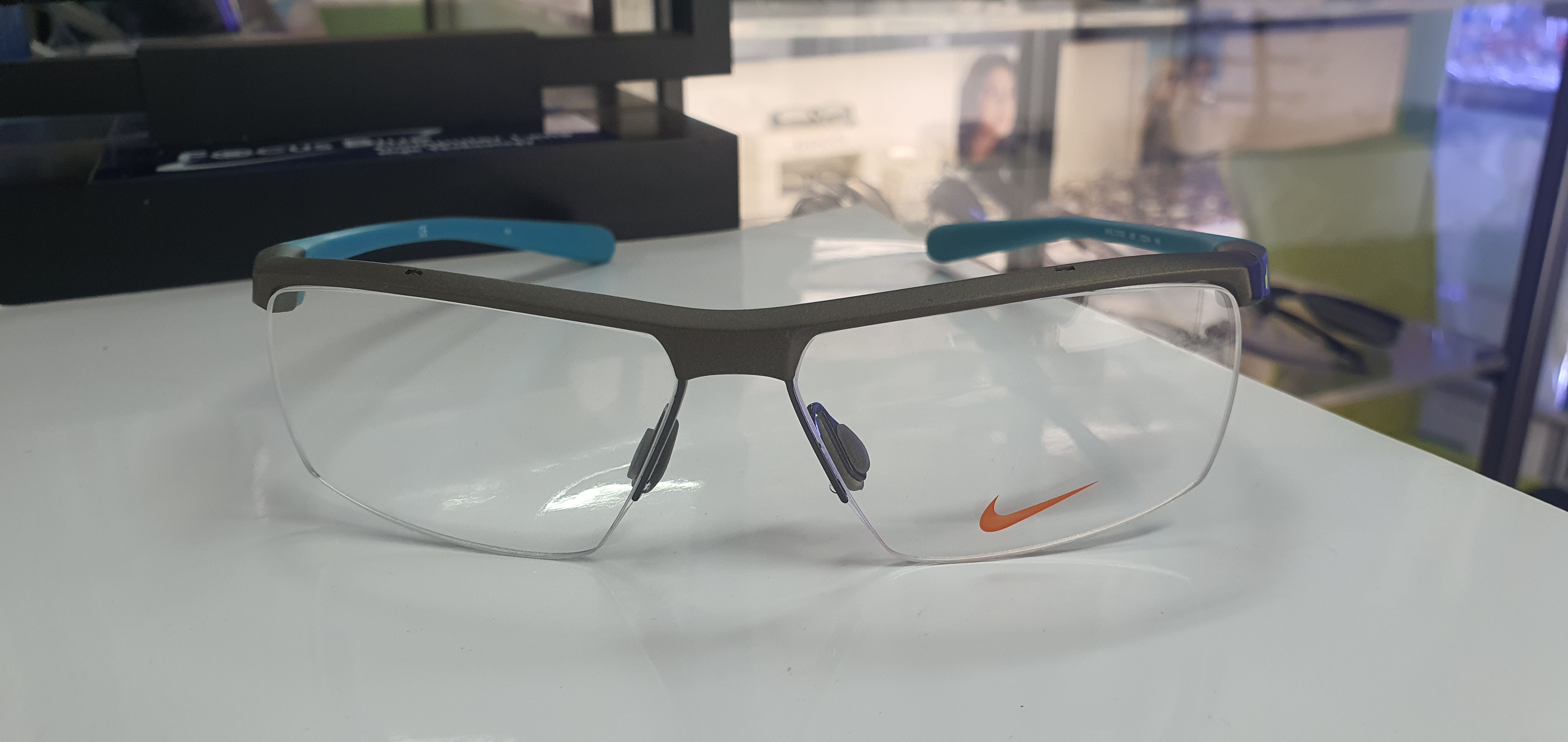 NIKE BRAND ORIGINALแท้ 7075/2 080 กรอบแว่นตาพร้อมเลนส์ มัลติโค๊ตHOYA ป้องกันรังสีคอม 4,200 บาท