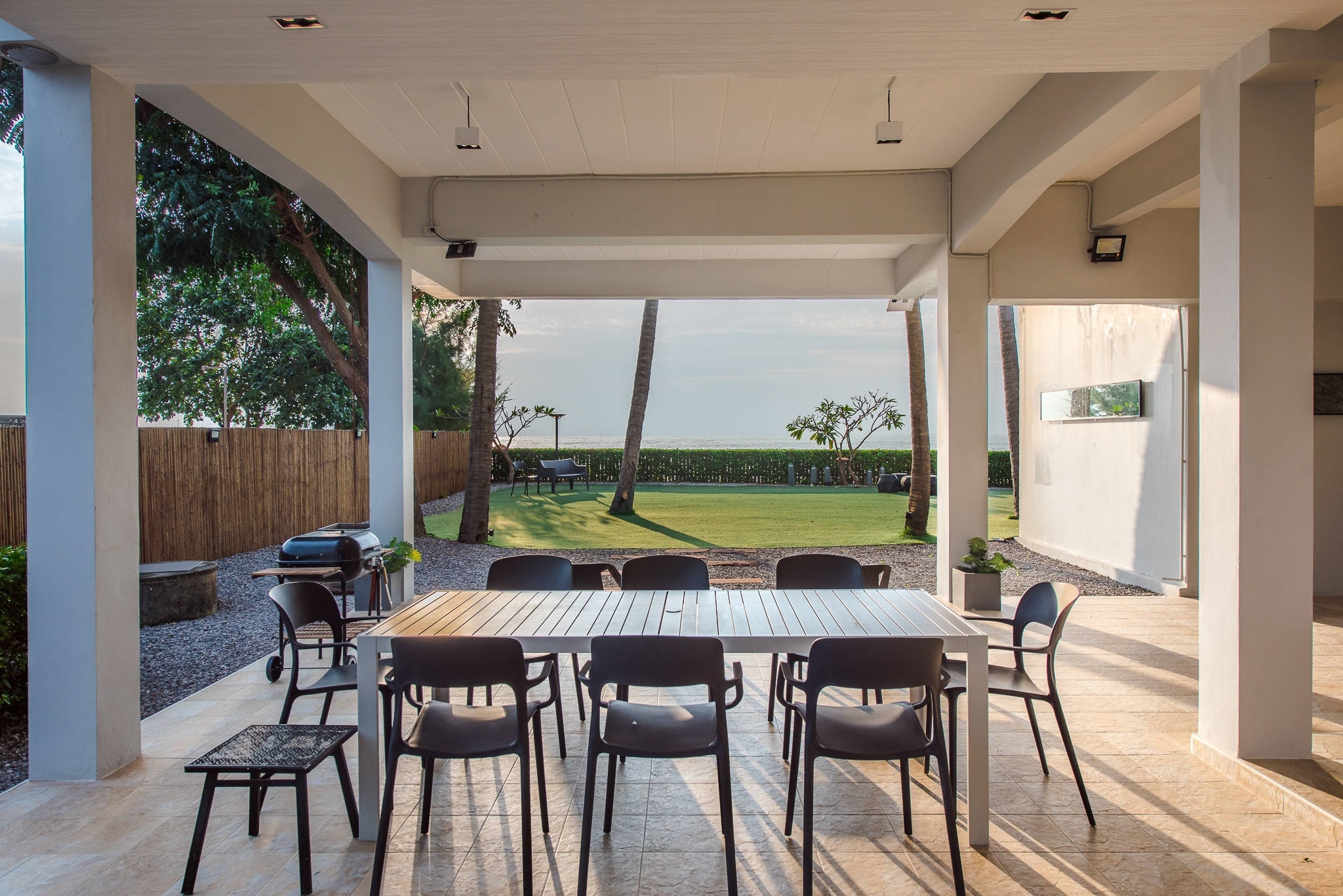 HR15044 บ้านพักติดทะเล กุยบุรี The Cozy Beach Villa