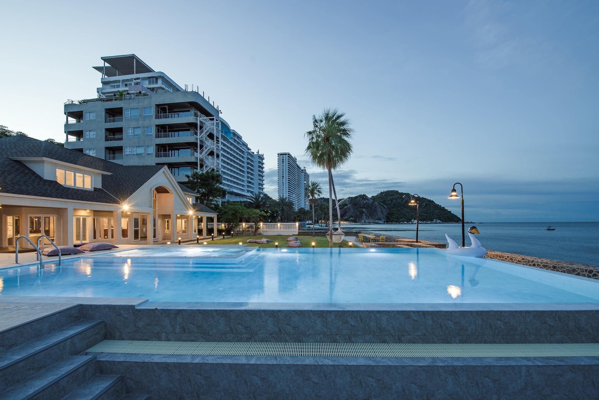 HR15042 บ้านพักติดทะเลหัวหิน The Sunny Beach Villa