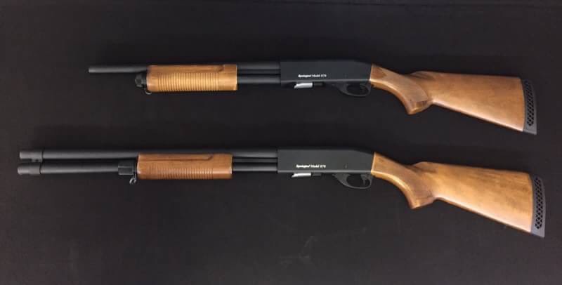 ปืนลูกซองยาว Classic Army M870 Shotgun ระบบ Pump Action Air Cocking (ชักยิงทีละนัด) วัสดุที่ใช้ทำกระโจมและพานท้าย เป็นไม้แท้ๆ สวย เนียน โครงปืนและลำกล้องทำจากโลหะ (Full Metal) แม็กกาซีนบรรจุ 22นัด ความแรงเฉลี่ย 430fps ขนาดเท่าปืนจริง น้ำหนักประมาณ 3 กก. ร