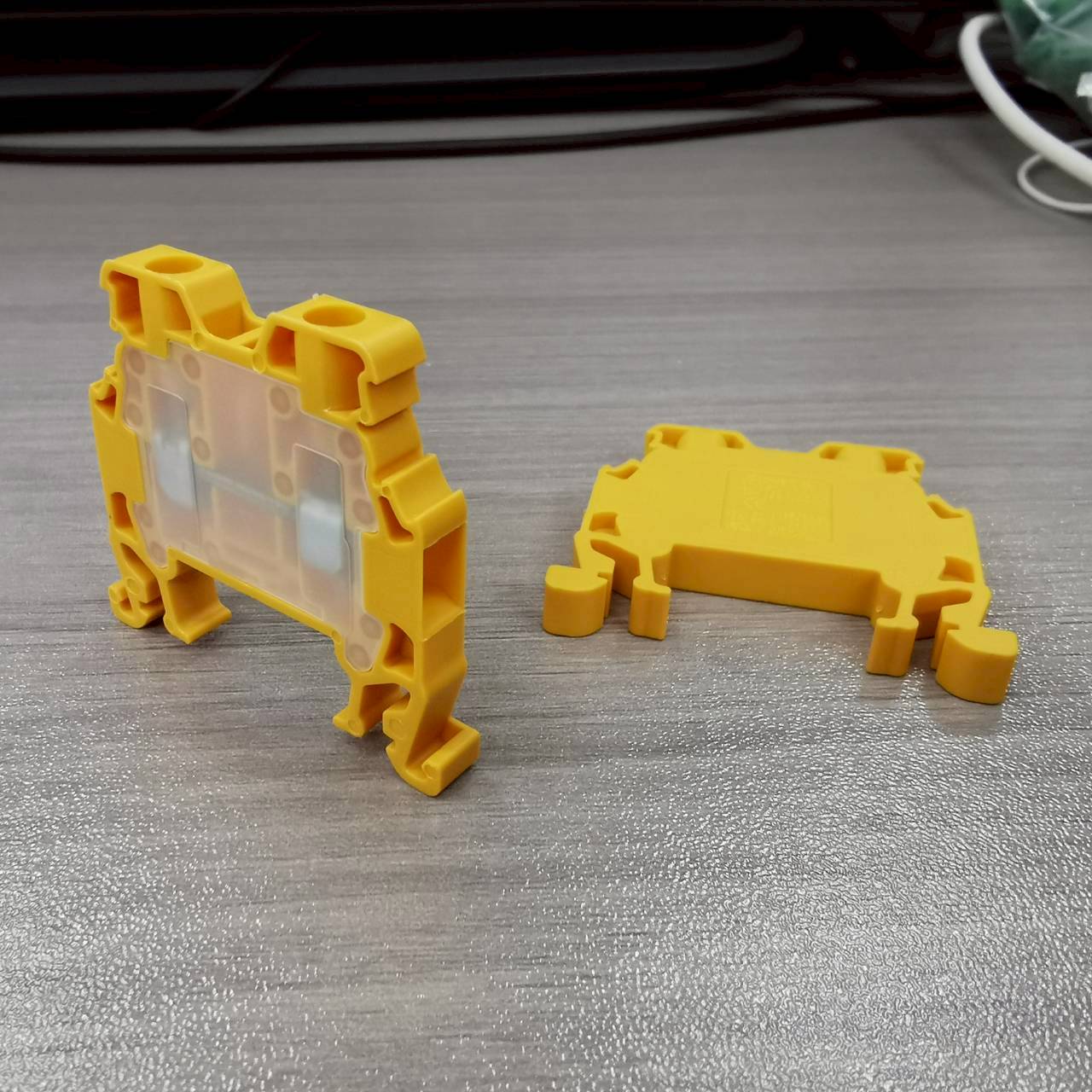 เทอร์มินอล ออนก้า 24A ใช้กับสายขนาด 2.5mm² ONKA-1018 Scewed terminal Yellow 1010018 MRK Series