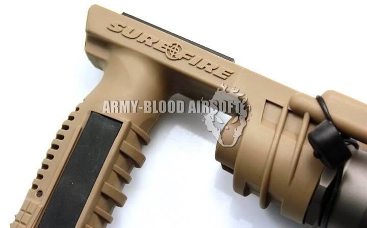 New.ELE M910A Carbine Forend Weaponlight-New Version (BK) สีดำ / สีทราย ราคาพิเศษ