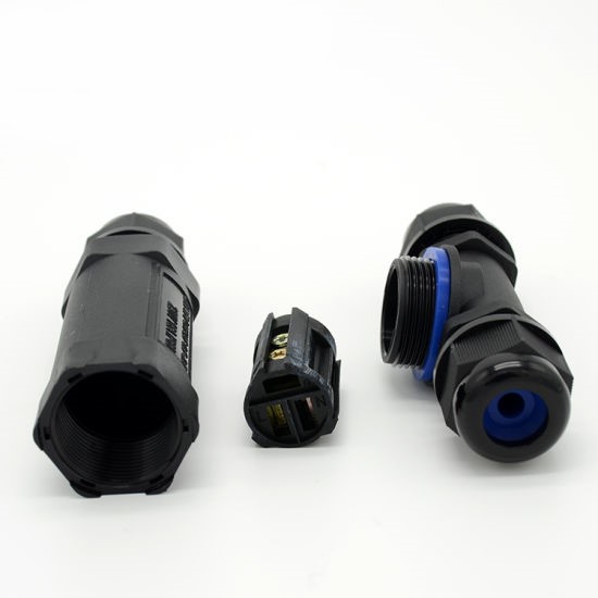 ข้อต่อสายไฟกันน้ำ แบบตัว T ใช้กับสายไฟฟ้า เบอร์ 0.5 ถึง 2.5 mm² 5 เส้น แบบขันน็อต