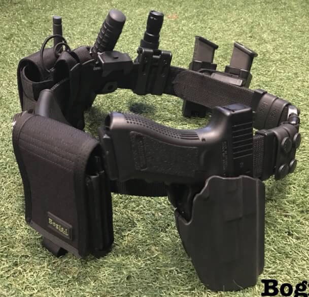 New.SAFARILAND 579 Pro-Fit Holster !!! ซองปืนที่ใช้ได้กับปืนมากกว่า 200 รุ่น !!! คุณสมบัติ - ใช้ได้กับปืนมากกว่า 200 รุ่น !!! - มีระบบ Grip Lock System ป้องกันการแย่งปืน - ปรับองศาการ Grip ปืนได้ - วัสดุเป็นไนล่อน ลดการเกินรอย Compatible for Glock 17L, 34