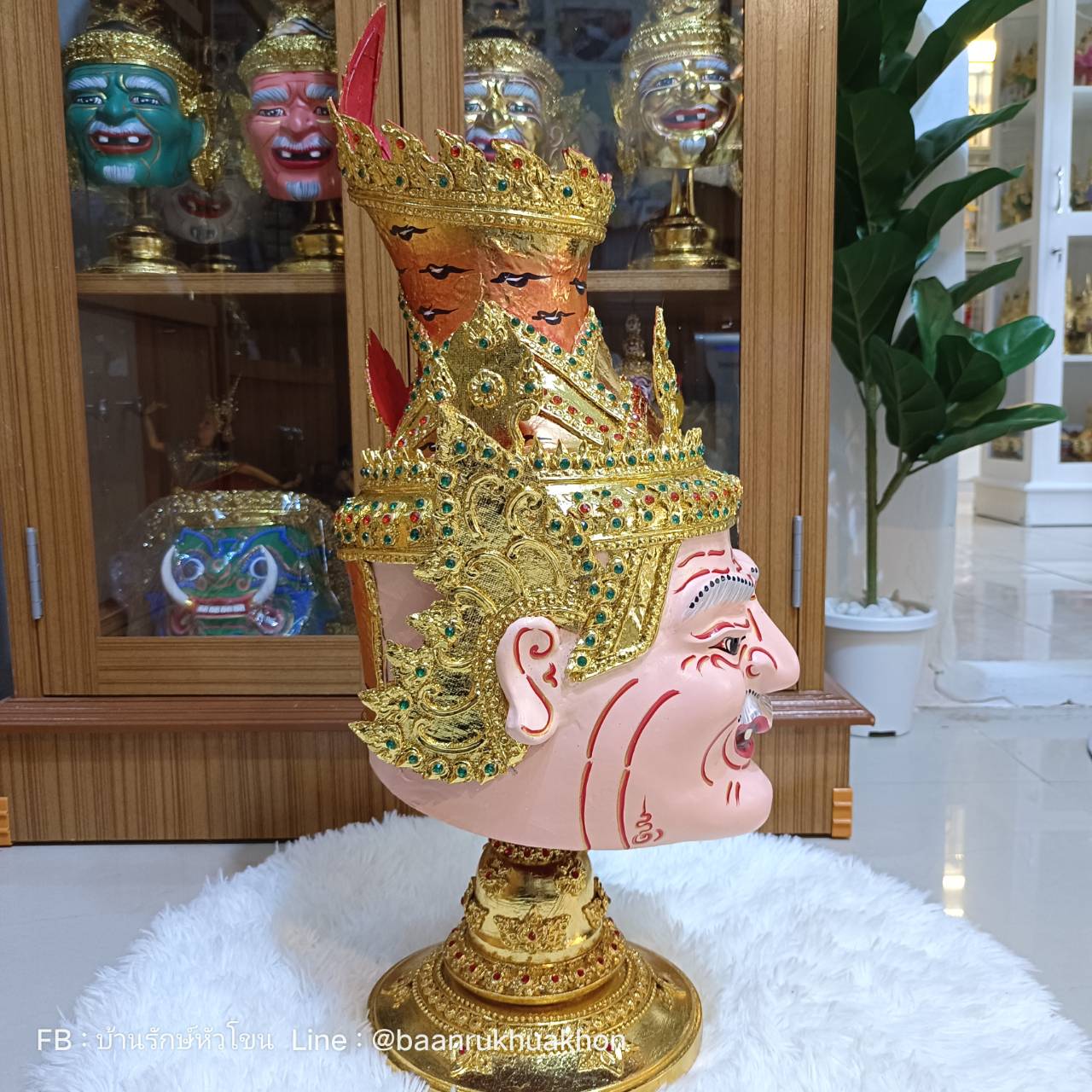 เศียรพ่อแก่ (หน้าสีเนื้อ) ขนาดครอบ พร้อมฐานไม้อัดสีแดงฟรี