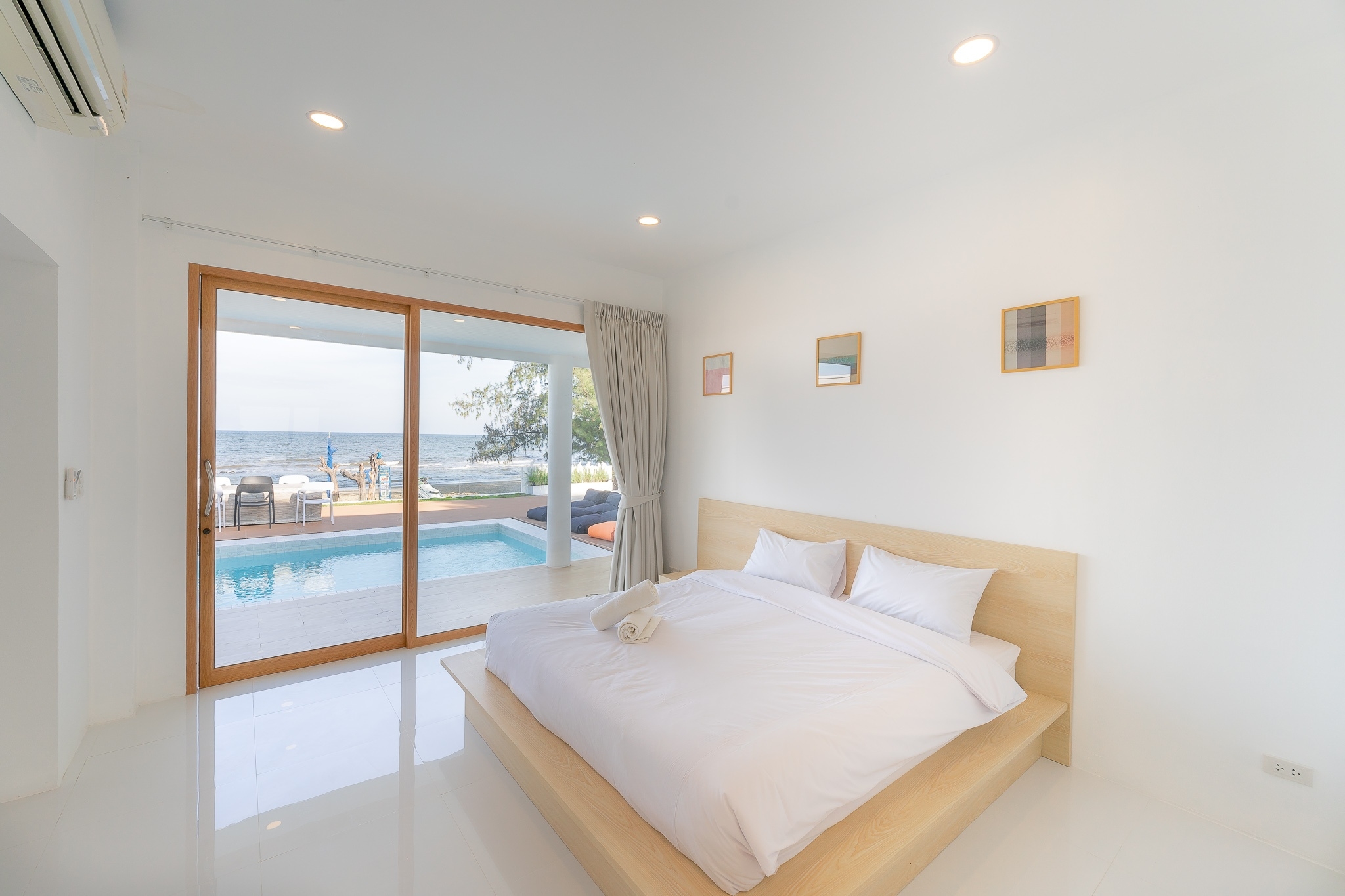 HR15057 บ้านพักติดทะเล The Rocca Beach Villa Pranburi