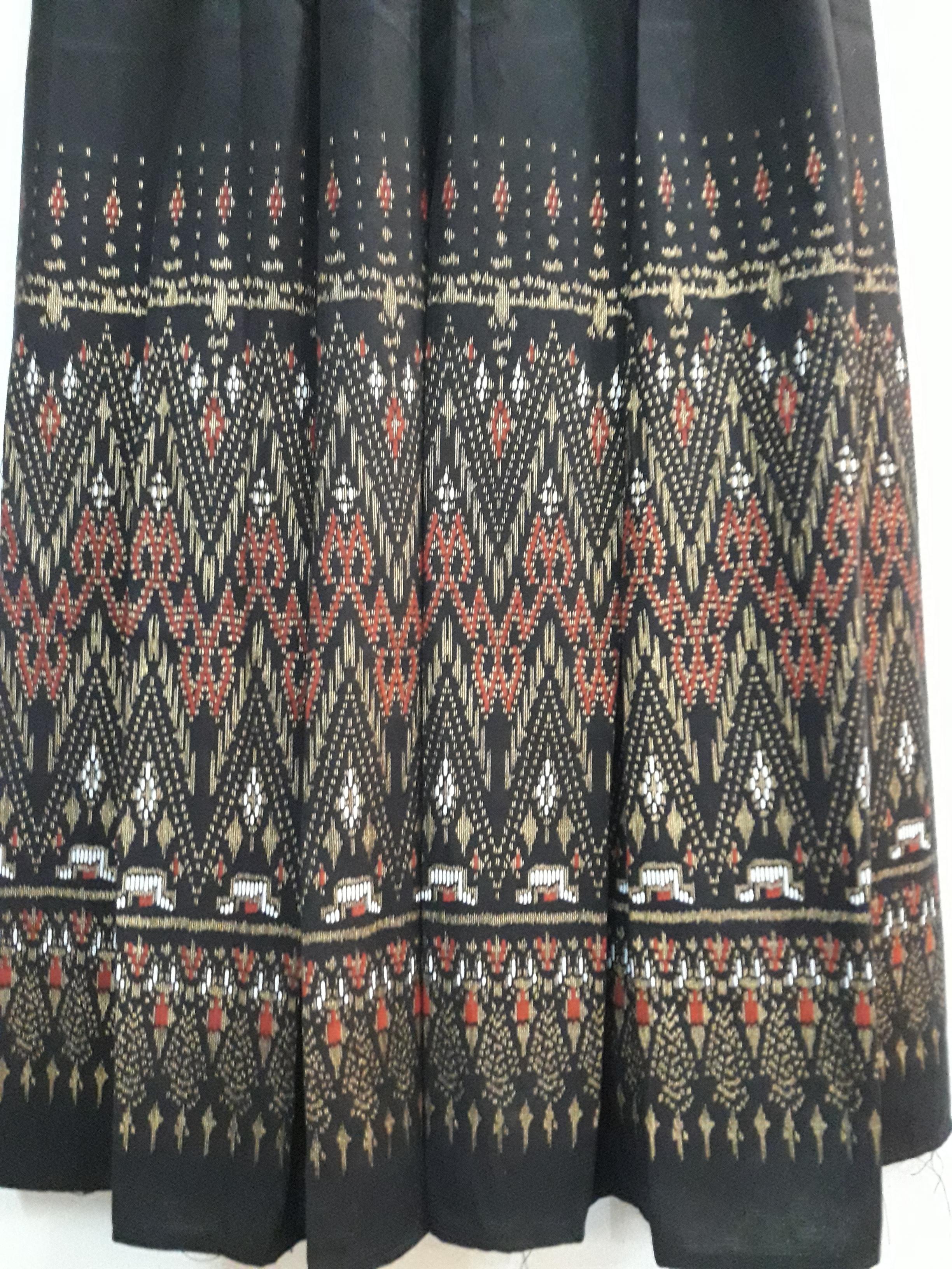 กระโปรงผ้าไทยสำเร็จรูป กระโปรงผ้าไทยผ้าฝ้ายมัดมัดหมี่ กระโปรงผ้าฝ้ายทรงทวิทยาว