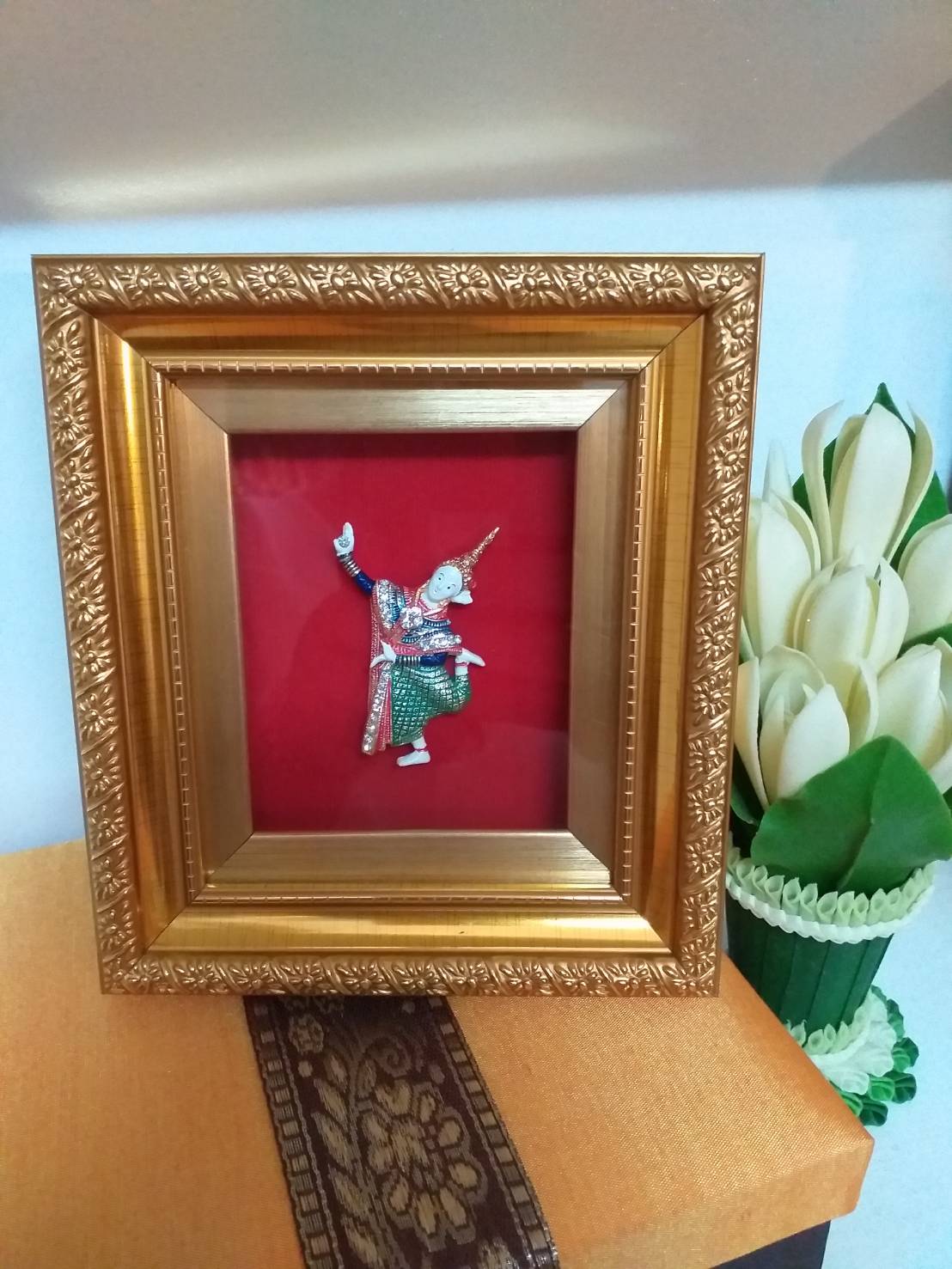 กรอบรูปโขนรามเกียรติ์ และเอกลักษณ์ไทยๆ พร้อมกล่องผ้าไหม