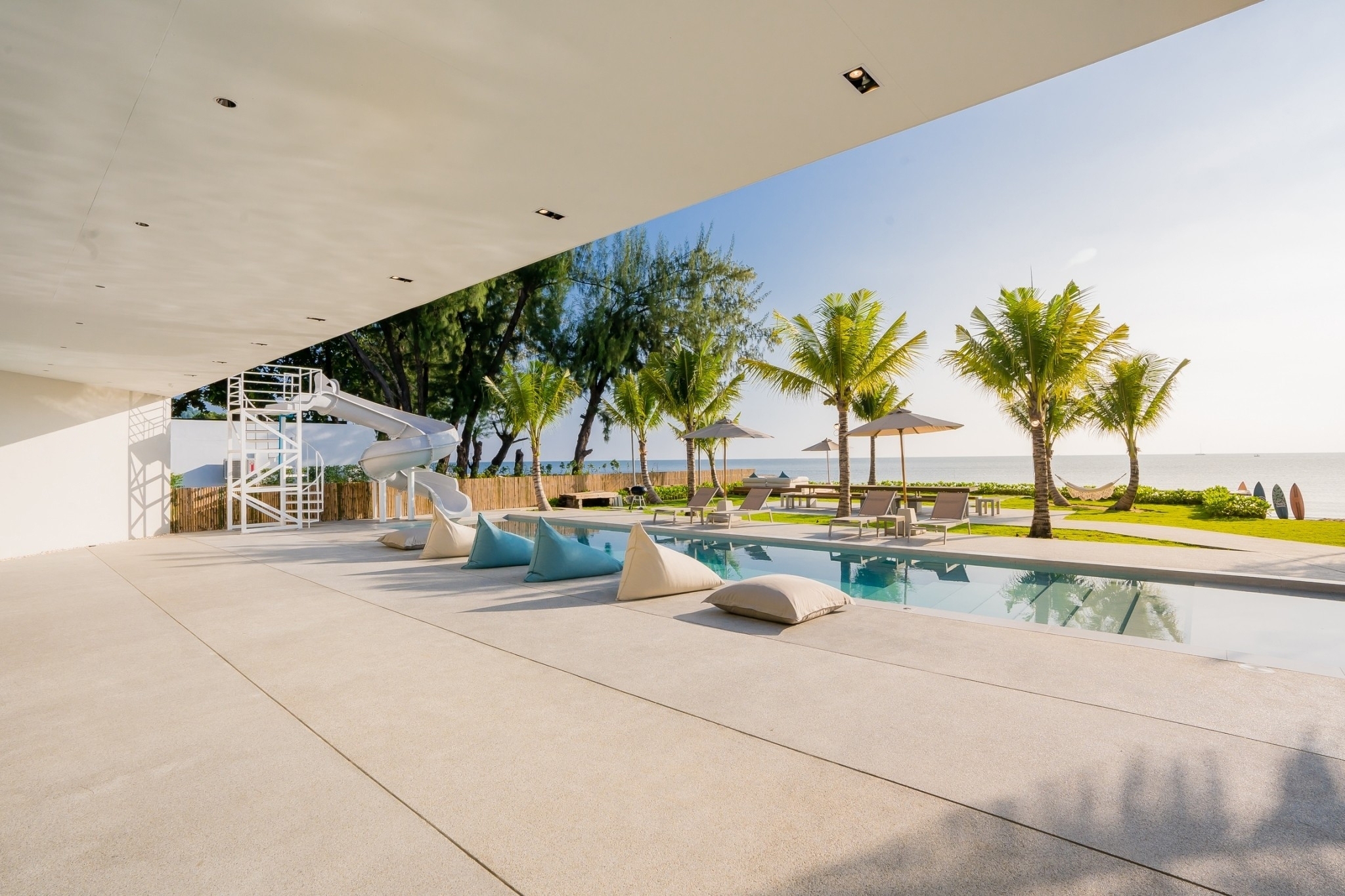 HR15083 บ้านพักติดทะเลหัวหิน The Rest Beachfront Hua Hin Pool Villa