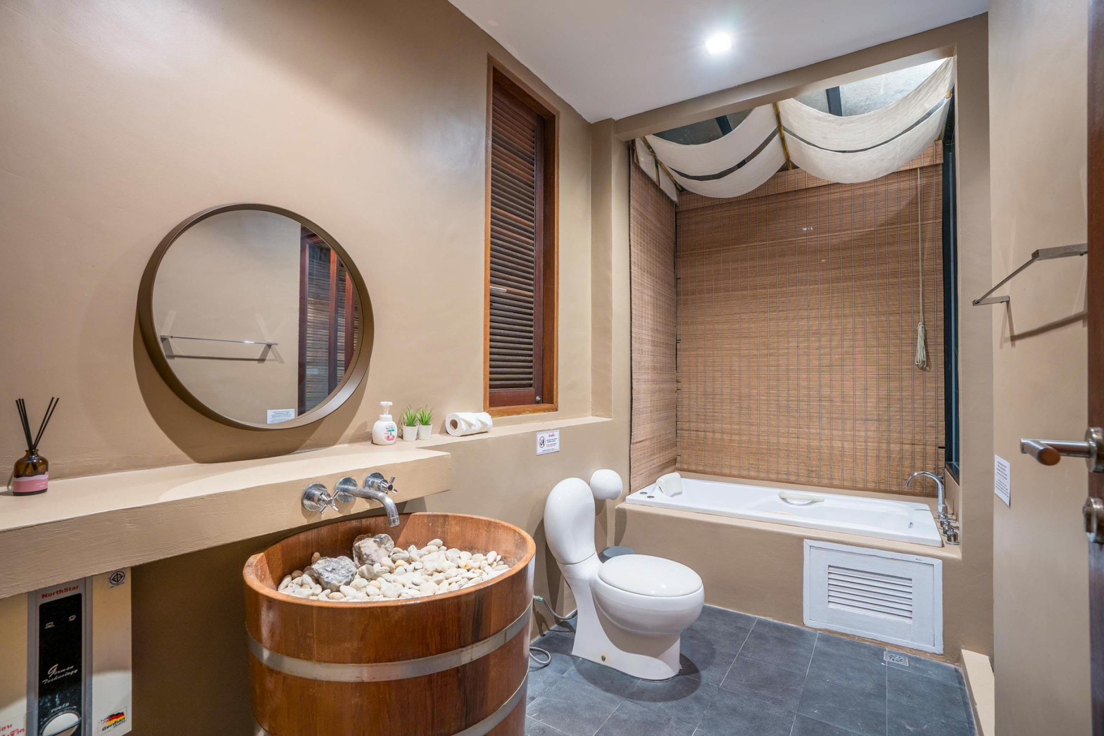 HR15061 บ้านพักติดทะเล The Pamila Beach Villa Kuiburi