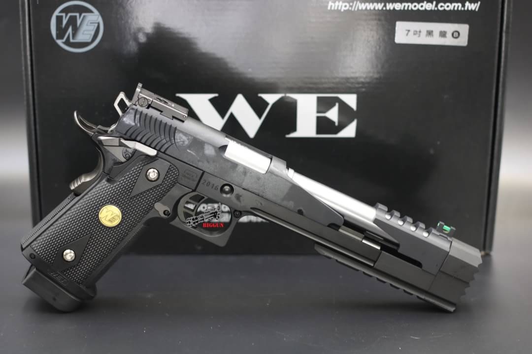 WE Hi Capa 7.0 Dragon Black 7" แรง 360 FPS Full Metal ราคา: 4,500 บาท รุ่น WE Hi Capa 7.0 Dragon Black 7" สี ดำ น้ำหนัก (กรัม) 1180 ความยาว (mm.) 285 วัสดุ Full Metal ระบบ/รองรับแก๊ส Gas/เบา กลาง แรง ความแรง (FPS) 360 ด้วยลูก 0.20g ระบบ BlowBack