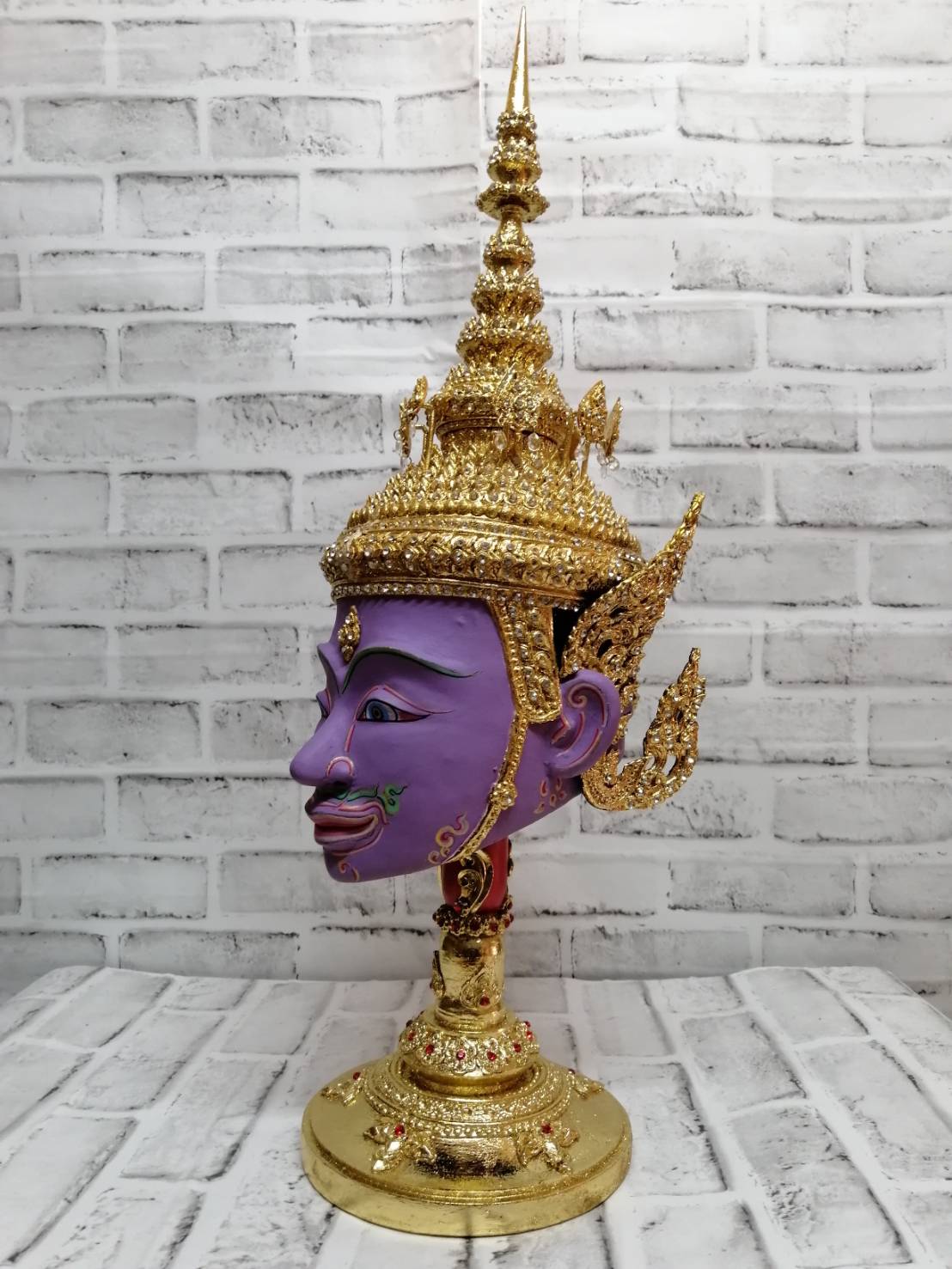 พระนารายณ์ ขนาดผลส้มโอ (เกรดพรีเมี่ยม) พร้อมฐานไม้ตีลายปิดทองประดับเพชร