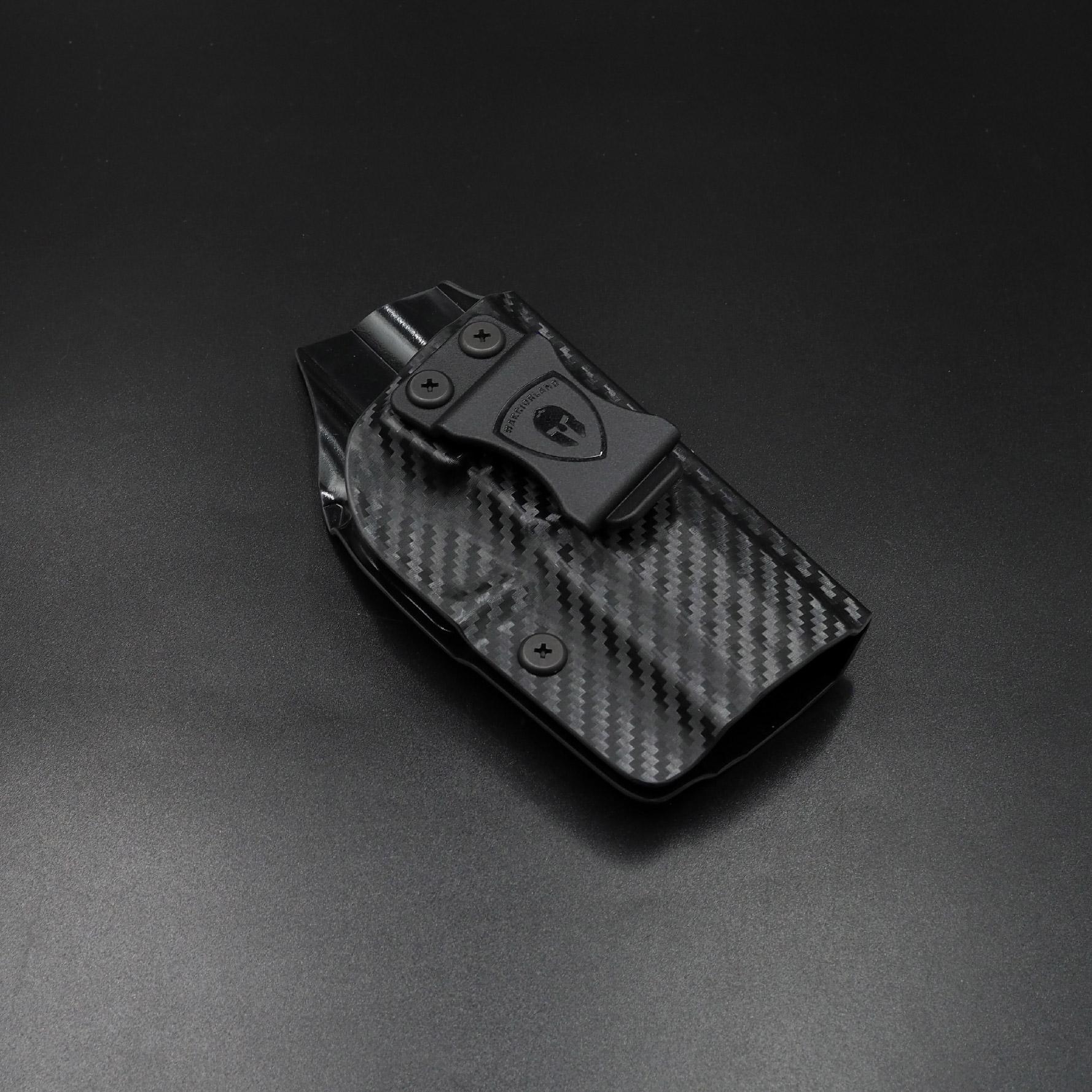 New.ซองพกใน Carbon Fiber Sig Sauer P320 Carbon Fiber Holster Sig Sauer P320 ( Warriorland ) ⚡ผลิตจาก Carbon Fiber คุณภาพสูง ⚡แผ่นหนา 2 mm. แข็งแรงทนทาน ⚡ออกแบบให้ซองคลุมรอบโกร่งไก ป้องกันอุบัติเหตุ ⚡ซองไม่เก็บความชื้น ทำความสะอ