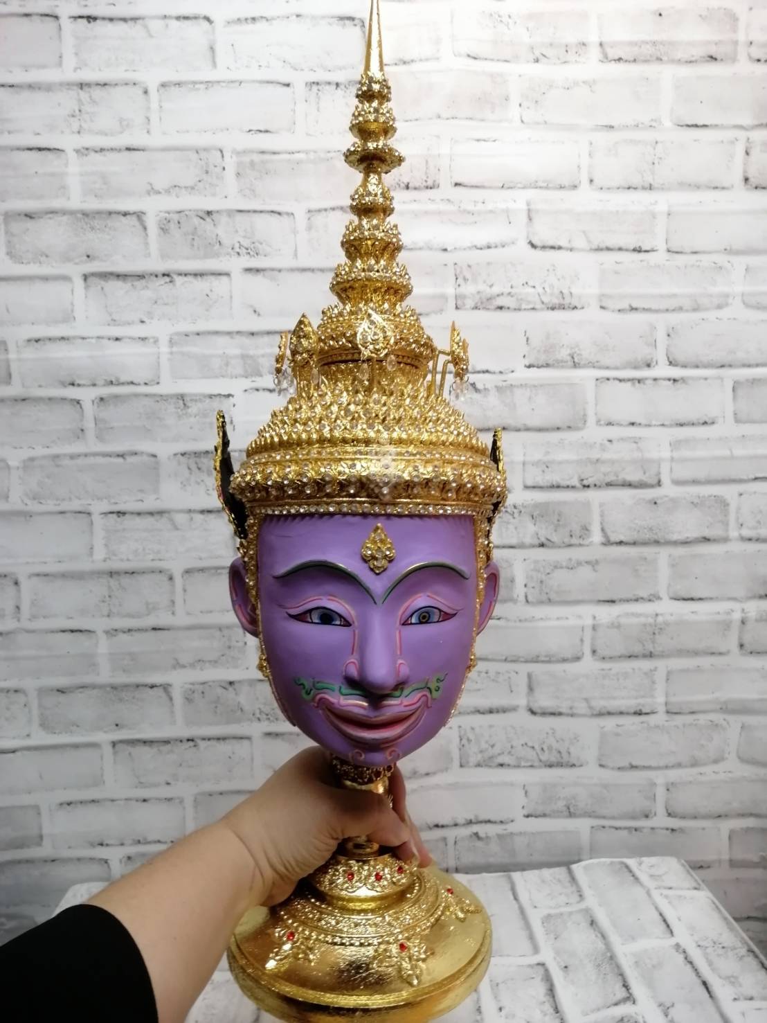 พระนารายณ์ ขนาดผลส้มโอ (เกรดพรีเมี่ยม) พร้อมฐานไม้ตีลายปิดทองประดับเพชร