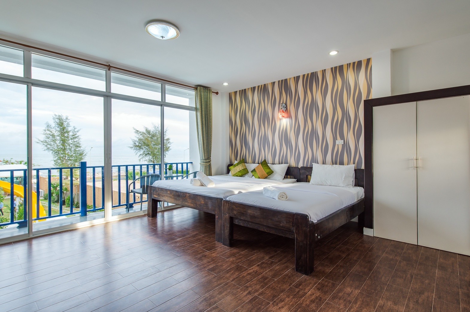 HR15047 บ้านพักติดทะเล The Zarento beach