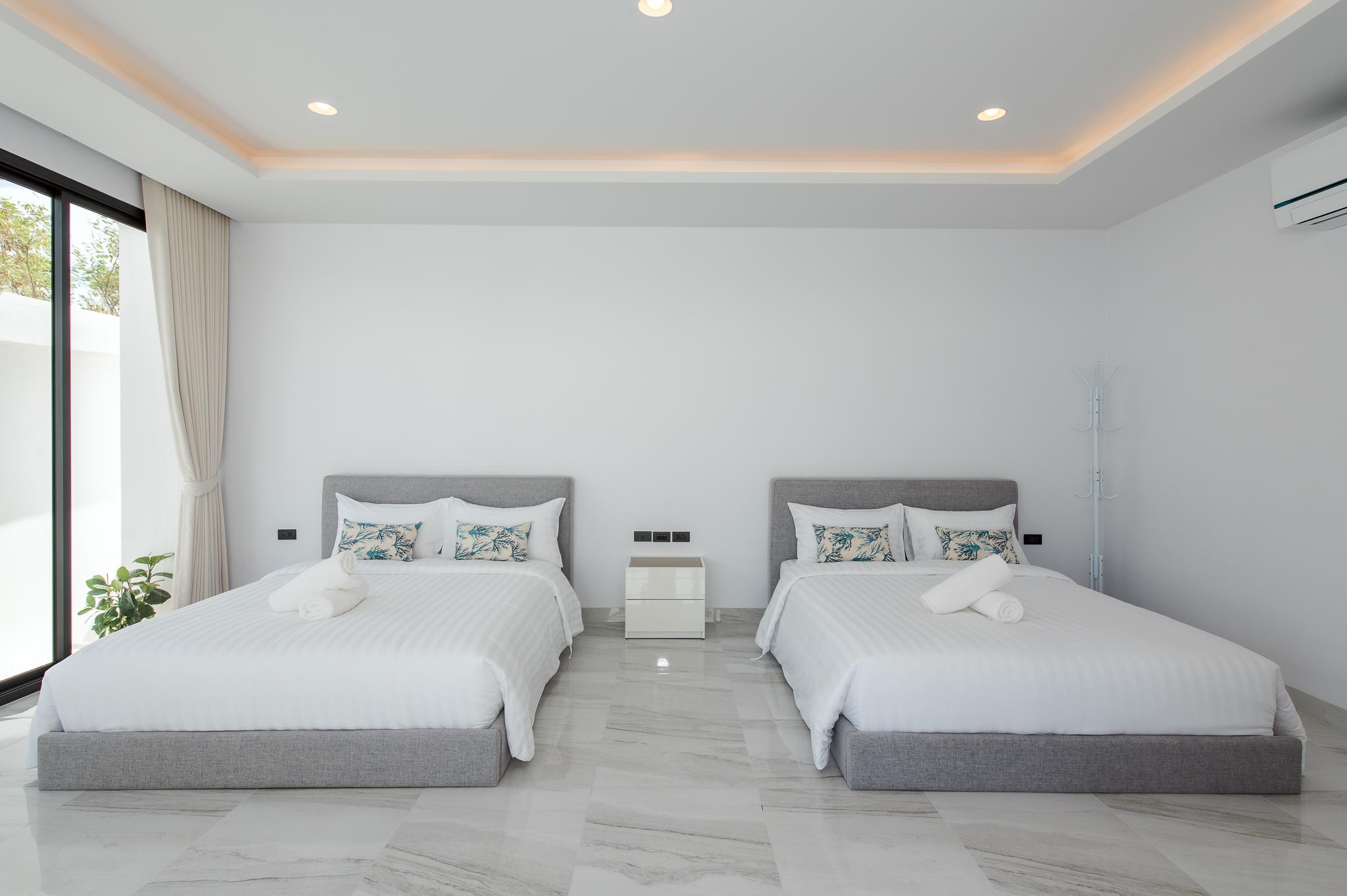 HR15066 บ้านพักติดทะเลหัวหิน The Casa Rocca Beach Villa HuaHin