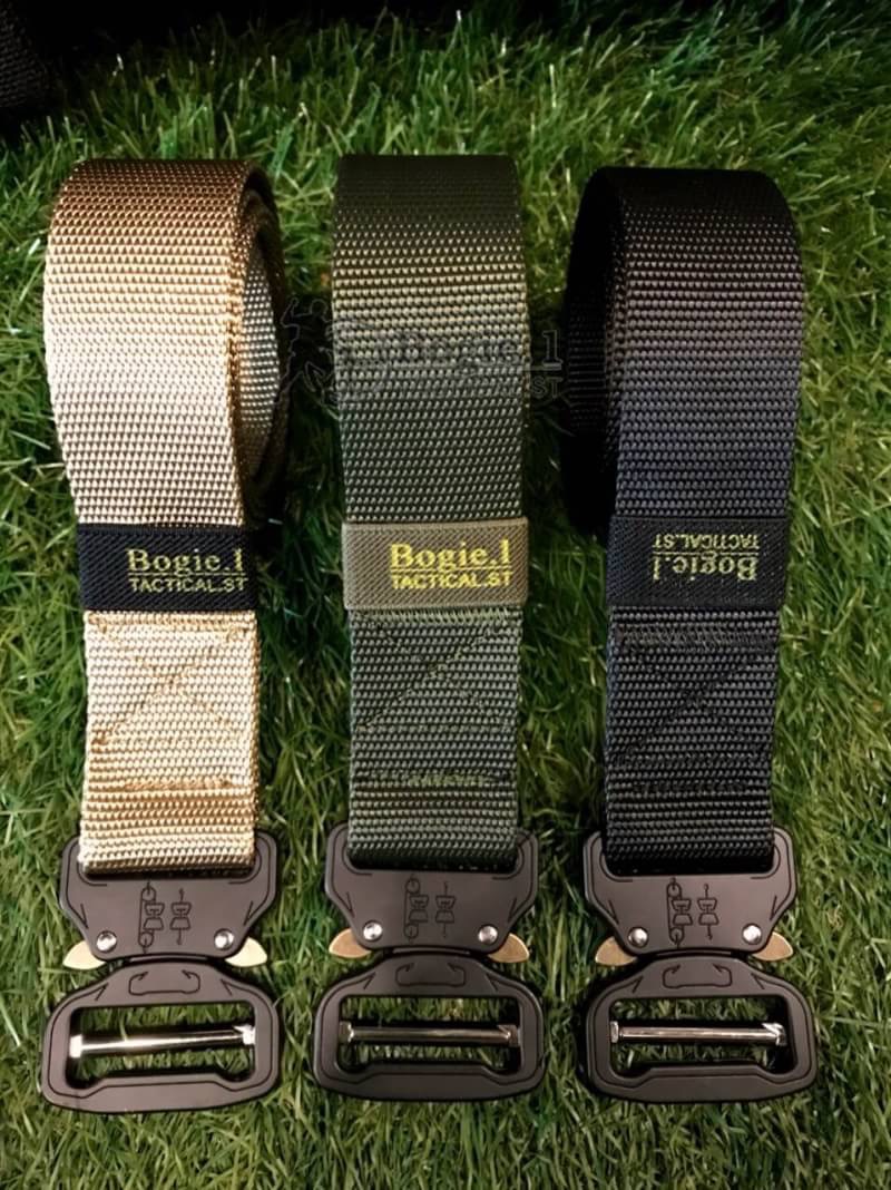 New.เข็มขัด หัว Buckleใช้งานง่ายและปลดเร็วกว่าเข็มขัดทั่วไป ลักษณะของหัวเข็มขัด เป็นแบบกดปลดล็อก เพียงกดทั้งสองฝั่งพร้อมกันก็หลุดออกได้ง่าย และทนทานต่อแรงดึงได้พอสมควร สายเลื่อนปรับได้ตามขนาดที่ต้องการขนาดของสายเข็มขัด สี ทราย ไซส์ M L XL สี ดำ ไซส์ M L X