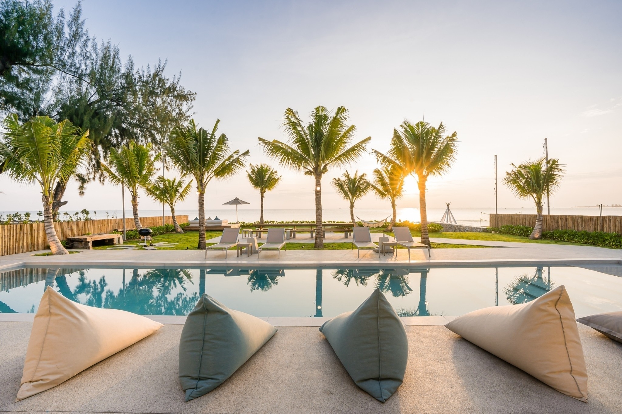 HR15083 บ้านพักติดทะเลหัวหิน The Rest Beachfront Hua Hin Pool Villa