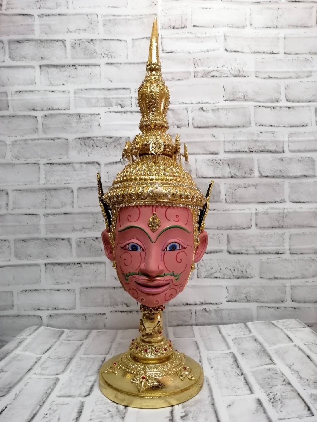 ชุดเศียรครู 10 เศียร ขนาดผลส้มโอ (เกรดพรีเมี่ยม) พร้อมฐานไม้กลึงตีลายปิดทองประดับเพชร