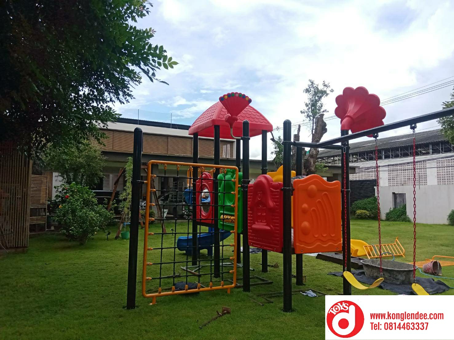 เครื่องเล่นสนามชุดบ้านนกกับดอกไม้หลังคาแดงชิงช้า