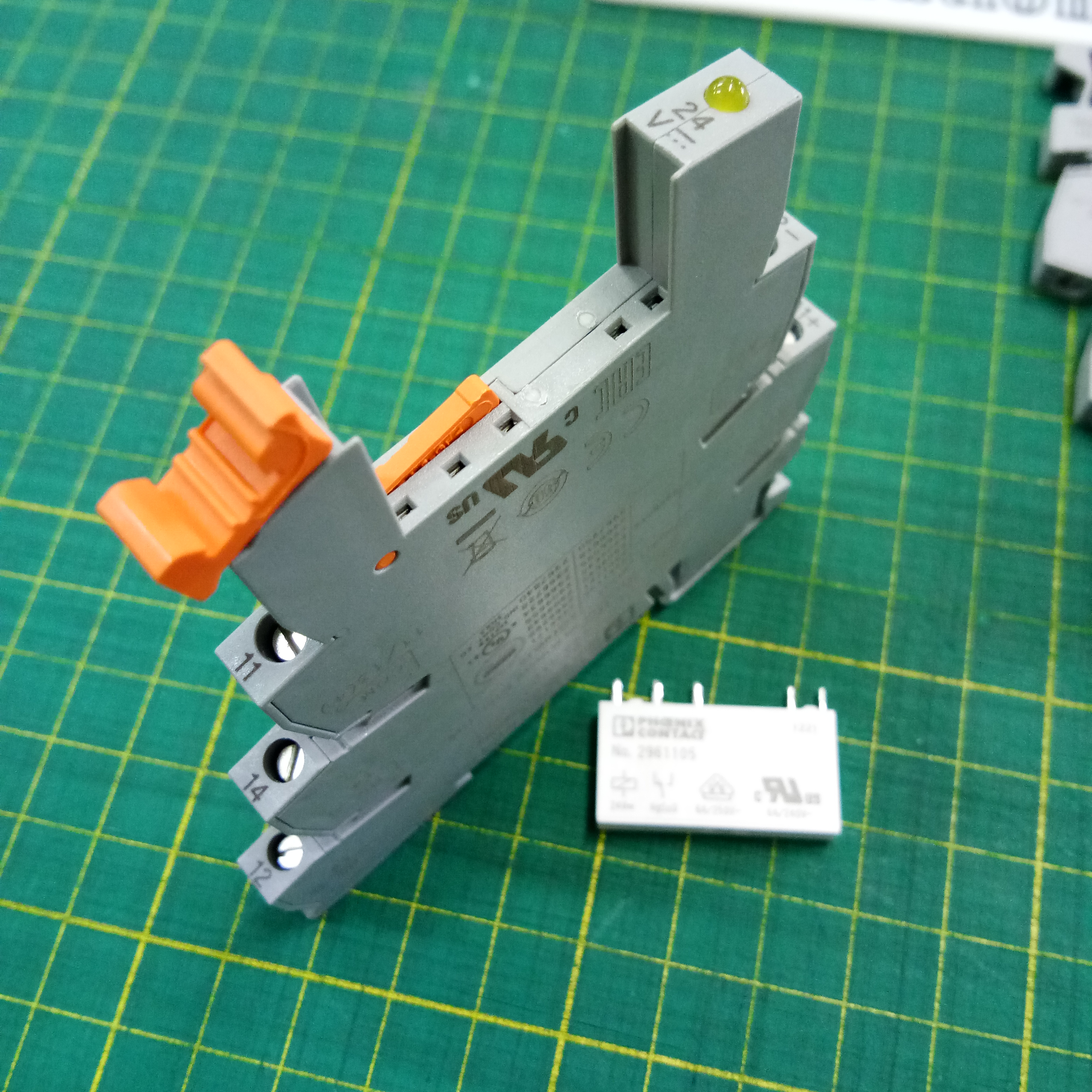 Relay Base PHOENIX CONTACT ซ็อกเก็ต PLC-BSC- 24DC/21 - 29 66 016