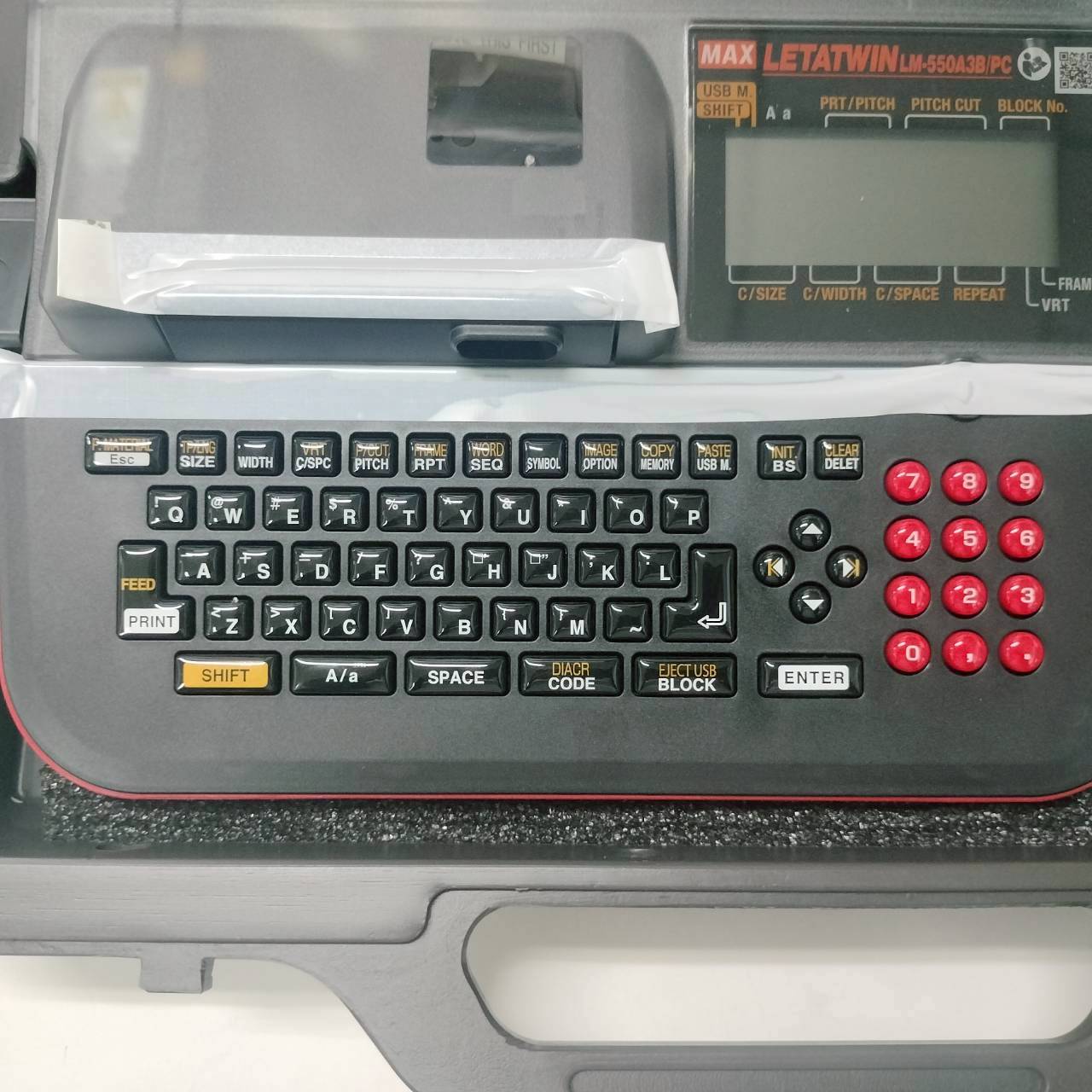 เครื่องพิมพ์ปลอกสายไฟ MAX LM-550A3B LETATWIN พิมพ์ผ่านแป้นพิมพ์ / ต่อ Computer ก็ได้ รุ่นใช้ถ่านแบบชาร์จได้