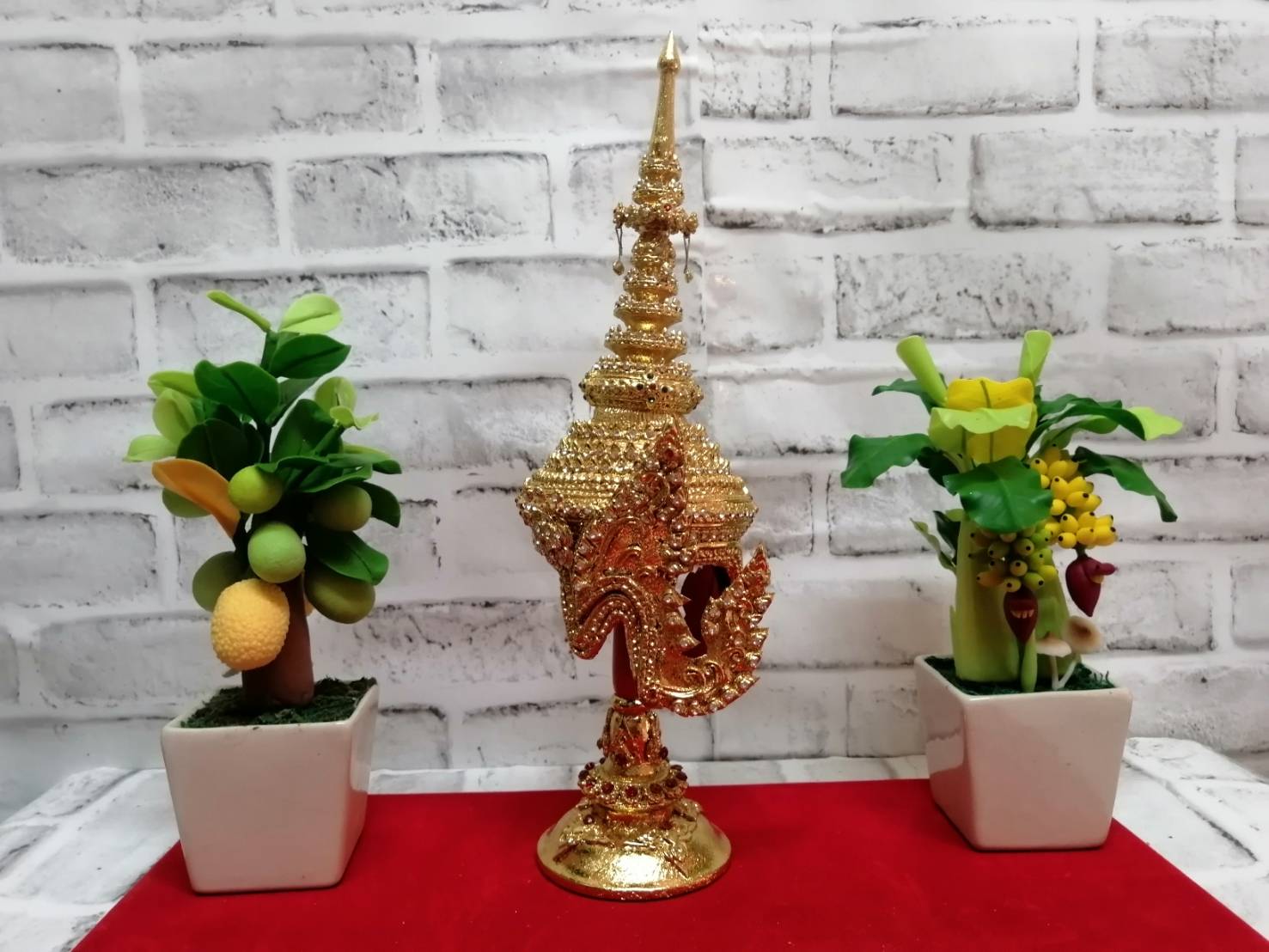 ชฎาพระ เกรดพรีเมี่ยม (ขนาดกว้าง 5 นิ้ว) พร้อมฐานตีลายประดับเพชร