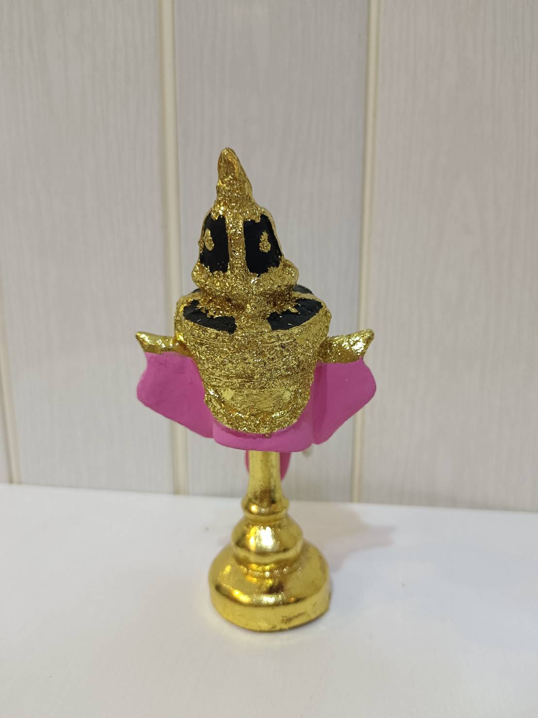 พระพิฆเนศ ขนาดจิ๋ว ขนาดตั้งหน้ารถ พร้อมฐานปิดทอง (สีชมพู)