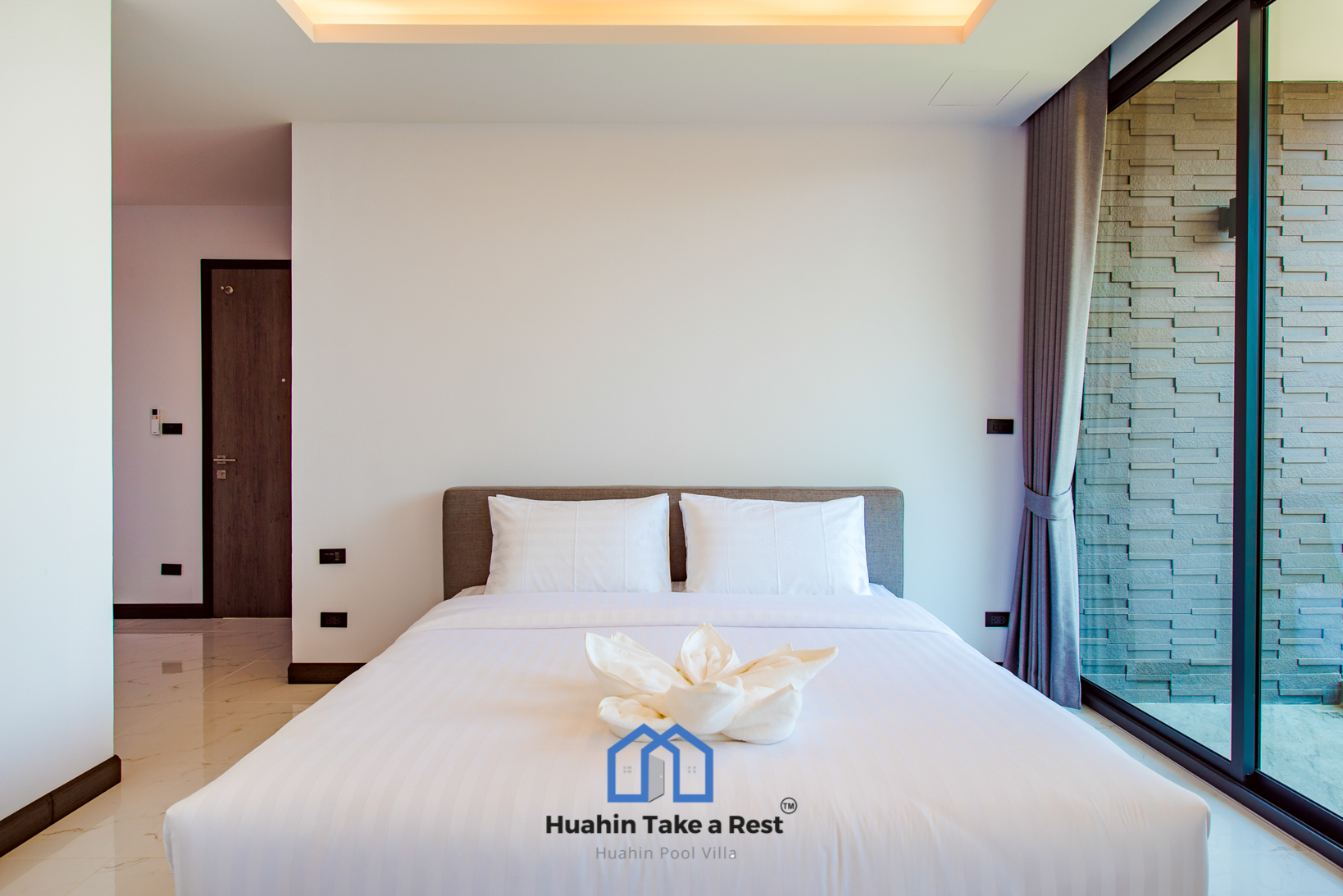 HR15039 บ้านพักติดทะเลหัวหิน The Premium Beach Villa Hua Hin