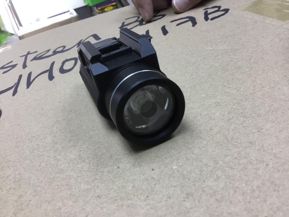 New.ด่วนๆครับ สินค้ามาใหม่ครับ Streamlight TLR-1 Style Weapon Flashlight สีดำ / สีทราย Q5 LED:800LM/60Min Battery:2*CR123A ราคาพิเศษ