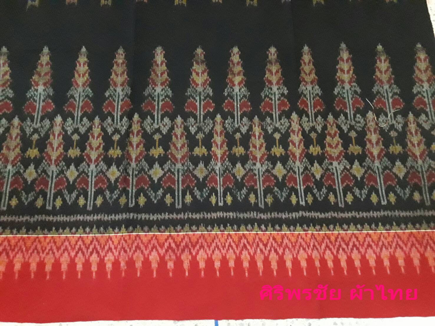 ผ้าซิ่นมัดหมี่ตีนแดง ผ้าซิ่นตีนแดง ผ้าถุงฝ้ายมัดหมี่ตีนแดง ผ้าทอพื้นเมืองบุรีรัมย์ ลายขอนาคเล็ก อัปสรา 2 เมตร