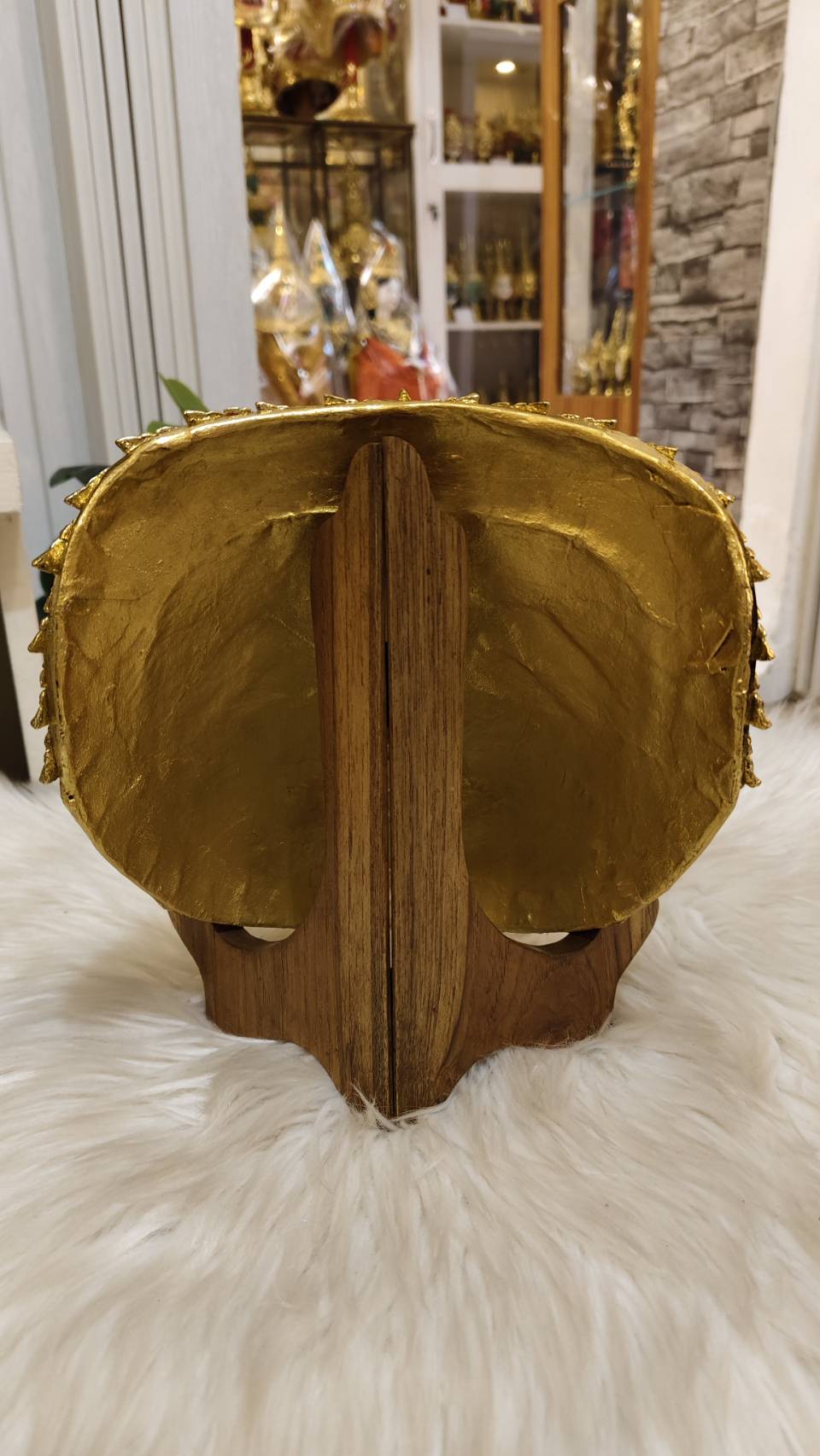 ฐานวางหน้ากาก