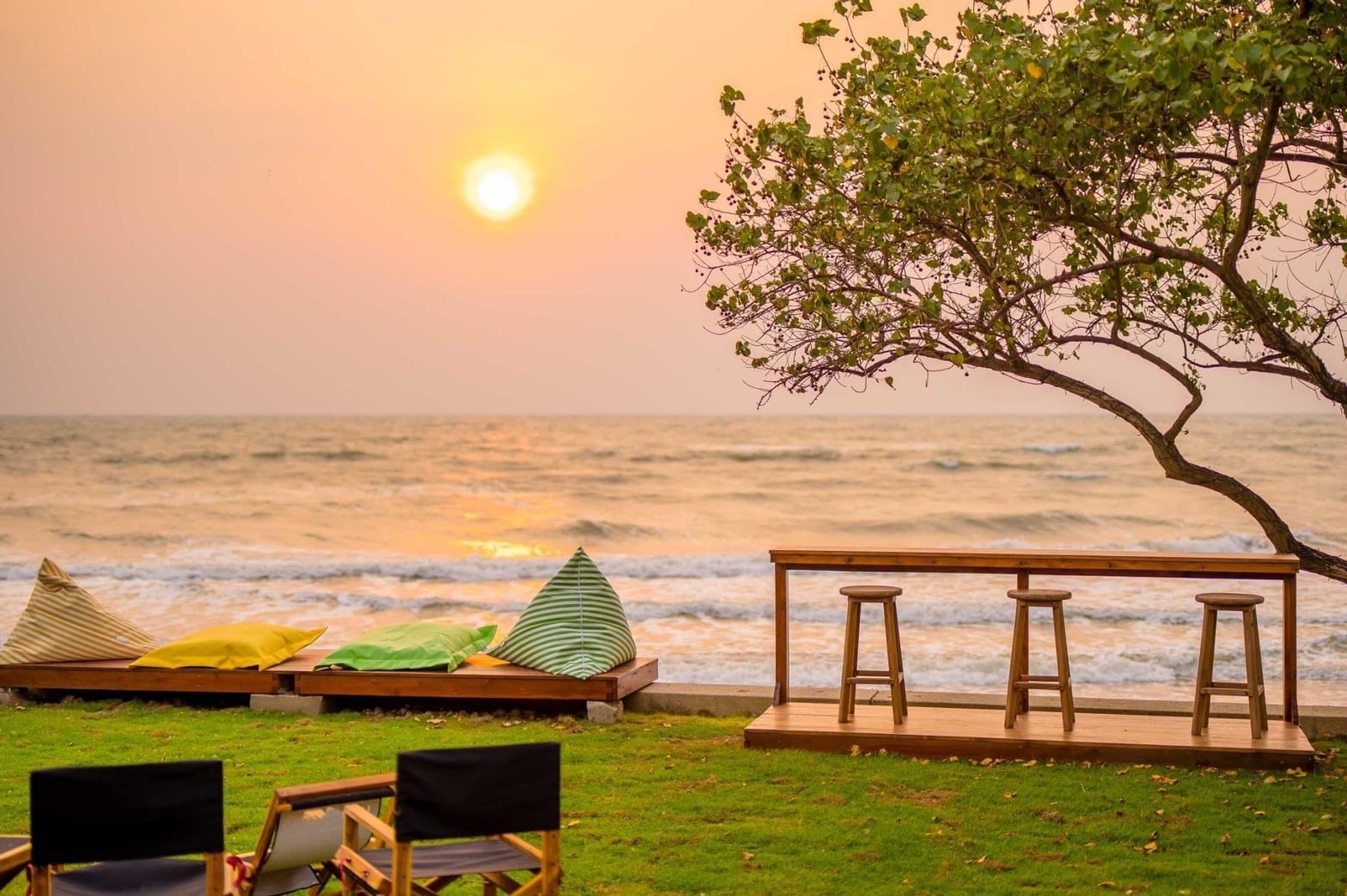 HR15050 บ้านพักติดทะเล The Century Beach Villa Cha Am