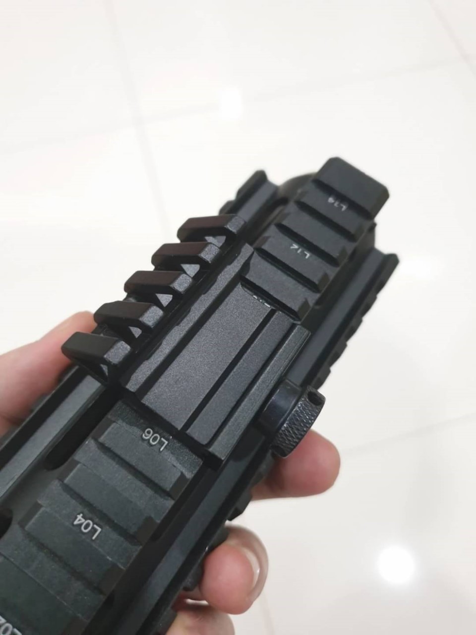 รางเฉียง 45 องศา ผลิตจากโลหะอัลลอย แข็งแรง ใช้ติดตั้งไฟฉาย, Dot, Laser หรือ อุปกรณ์อื่นๆ ติดตั้งง่าย บนราง Picatinny 20 mm. ราคาส่ง 750 บาท