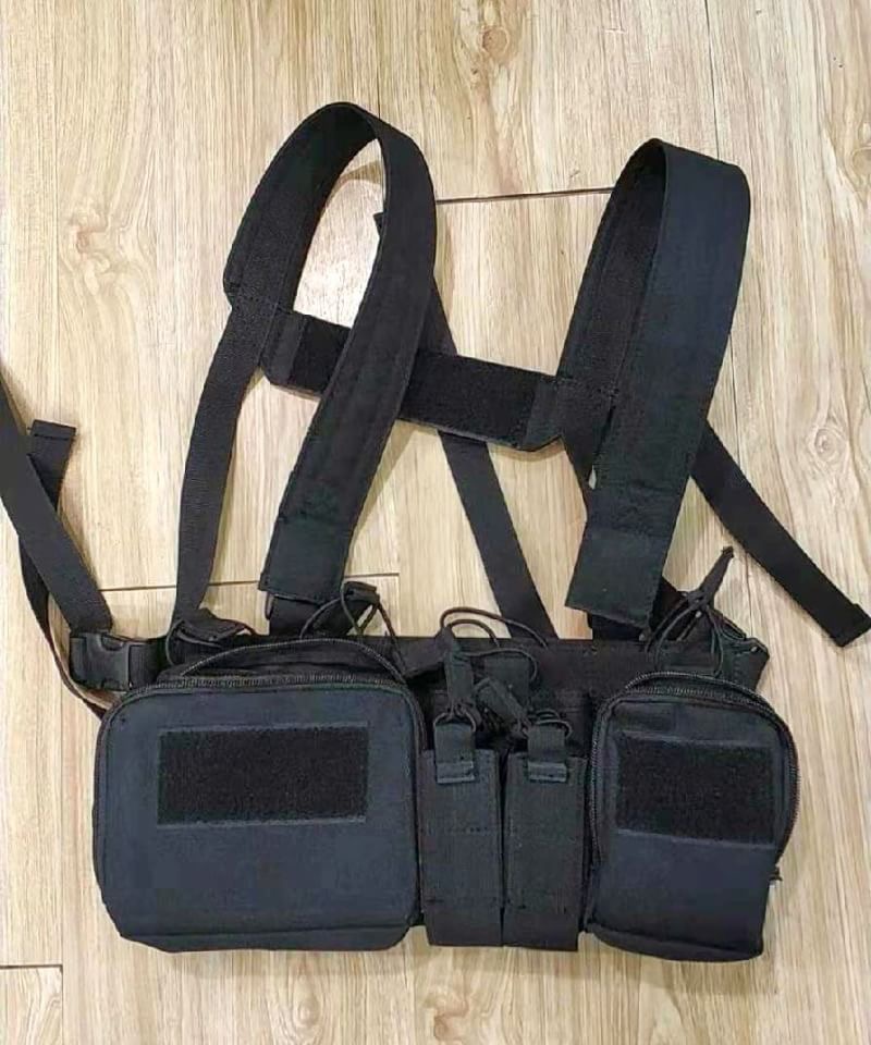 🔥🔥🔥 M4 Chest Rig 🔥🔥🔥 - ผลิตจากผ้า 500D น้ำหนักเบา ใส่สบาย - มีช่องใส่แม็กกาซีนปืน M4 ได้มากถึง 4 ช่อง - มีช่องใส่ แม็กกาซีนปืนสั้น ได้ 2 ช่อง - มีกระเป๋าเอนกประสงค์ ด้านข้างอีก 2 ใบ - สามารถถอดออกไปใช้กับเวส