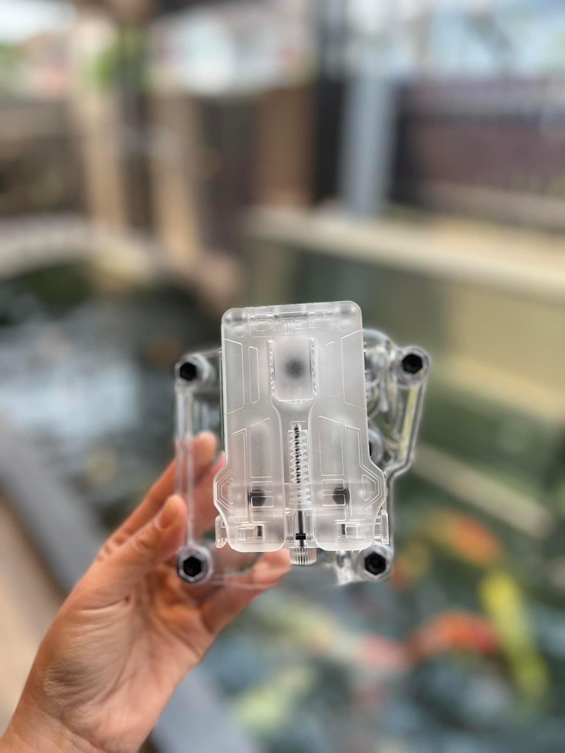 New.ซอง Megafit แบบใส ( Transparent Cytac Mega-Fit Holster ) -ซองปืนที่ออกแบบมาให้สามารถใช้งานได้หลากหลายรุ่น (ตามตารางแนบ) เช่น Glock , Sig Sauer, CZ , Beretta, Ruger , S&W, Walther, Colt, Taurus และอื่นๆ -ผลิตจากวัสดุ Polymer ชนิดใส -ซองถูกออกแบบให้ปลดล