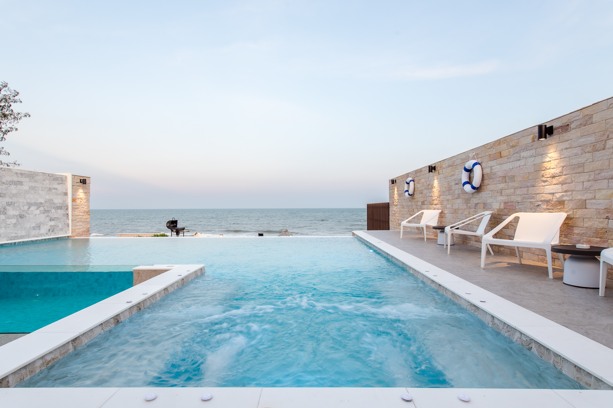 HR15066 บ้านพักติดทะเลหัวหิน The Casa Rocca Beach Villa HuaHin